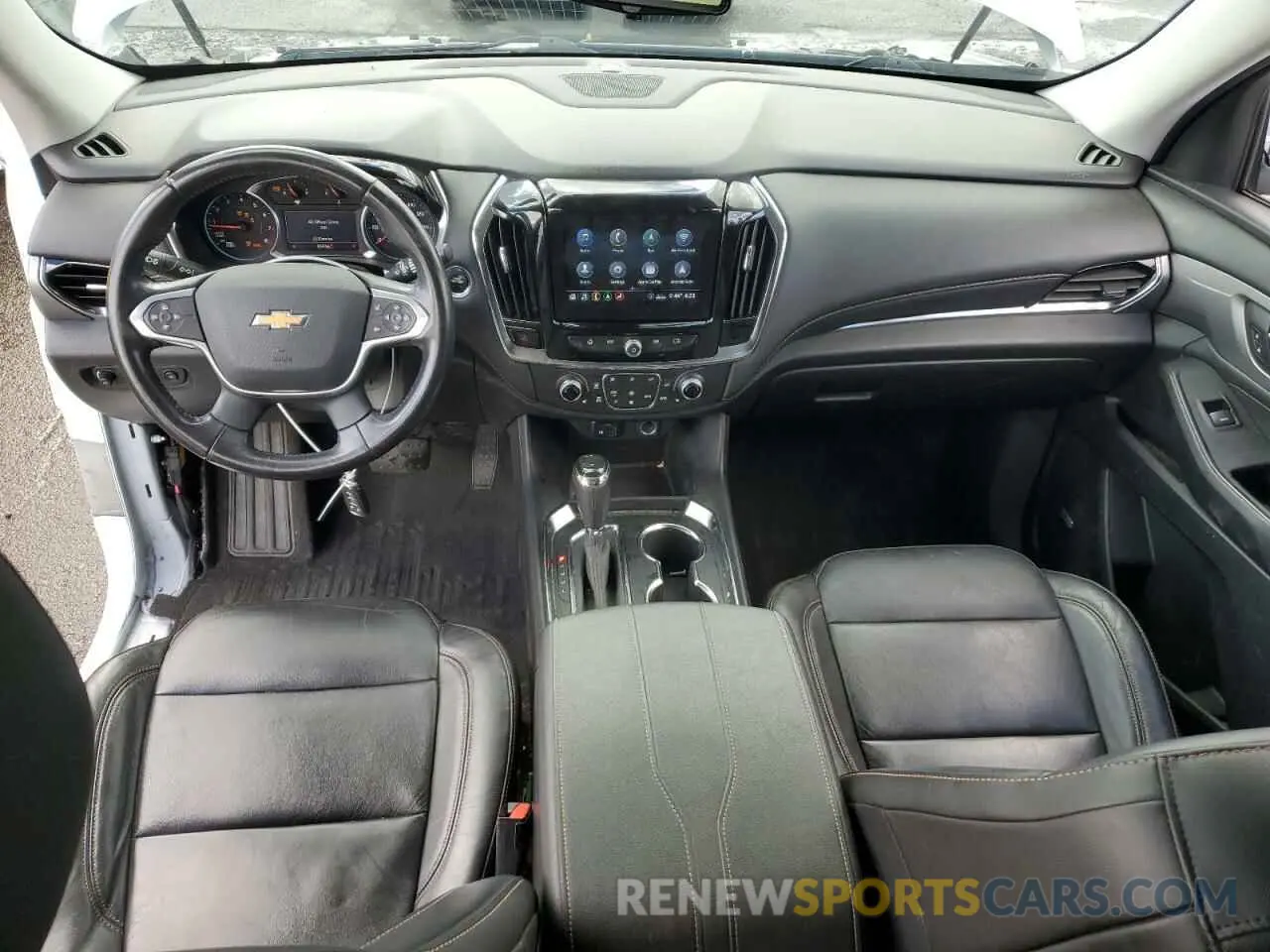 8 Photograph of a damaged car 1GNEVHKWXLJ312050 CHEVROLET TRAVERSE 2020