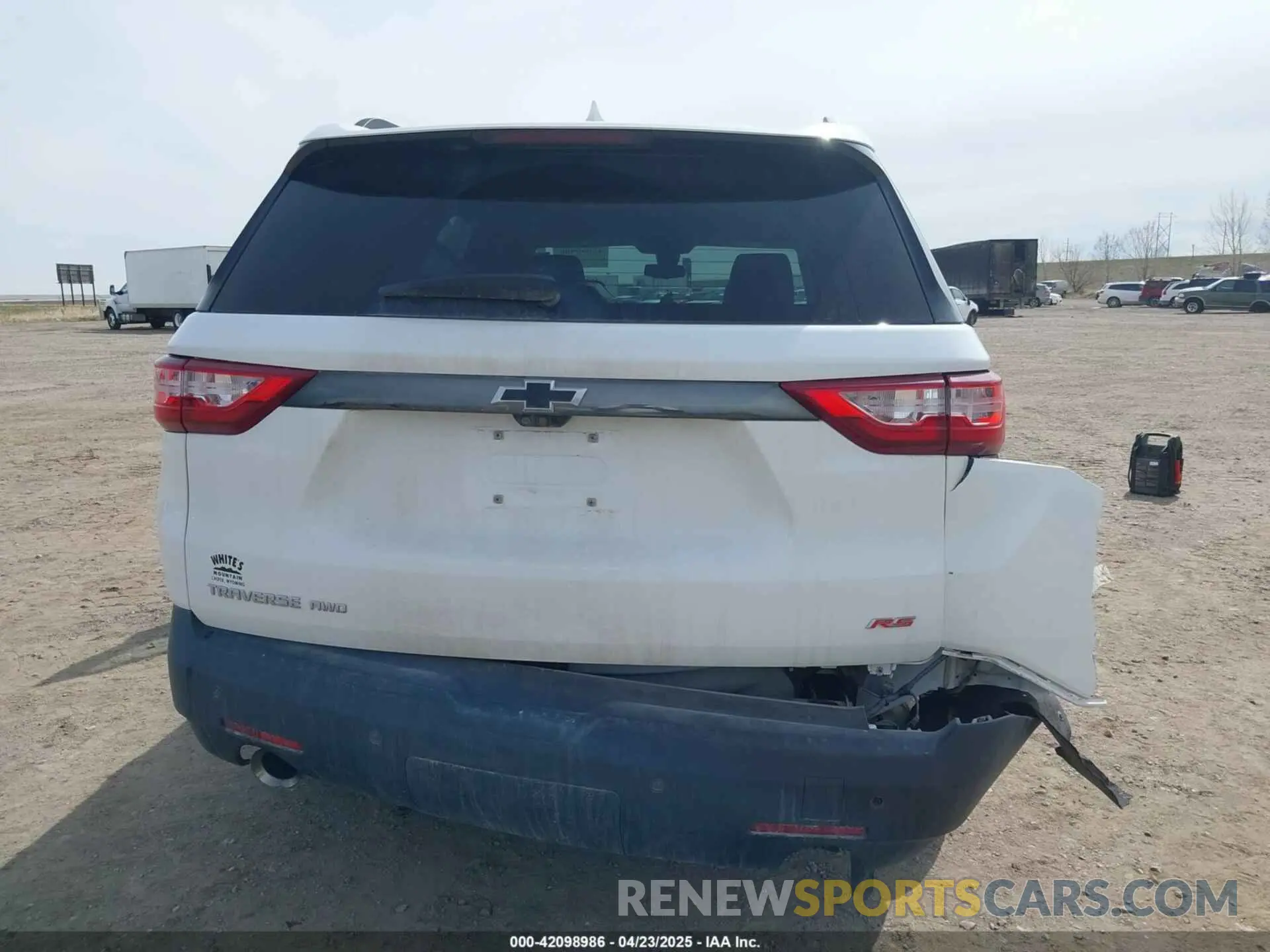 17 Photograph of a damaged car 1GNEVJKW4LJ284236 CHEVROLET TRAVERSE 2020