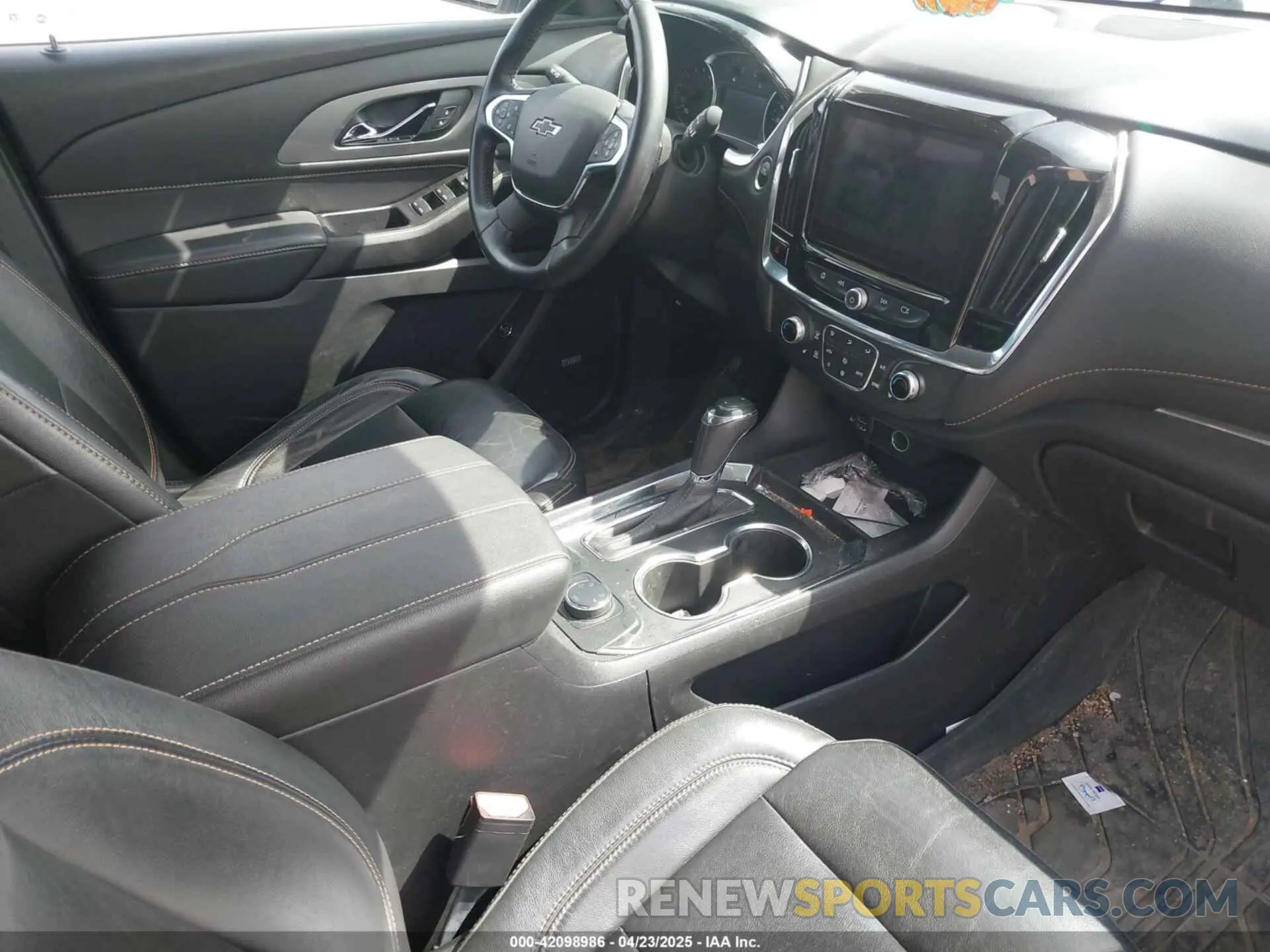 21 Photograph of a damaged car 1GNEVJKW4LJ284236 CHEVROLET TRAVERSE 2020