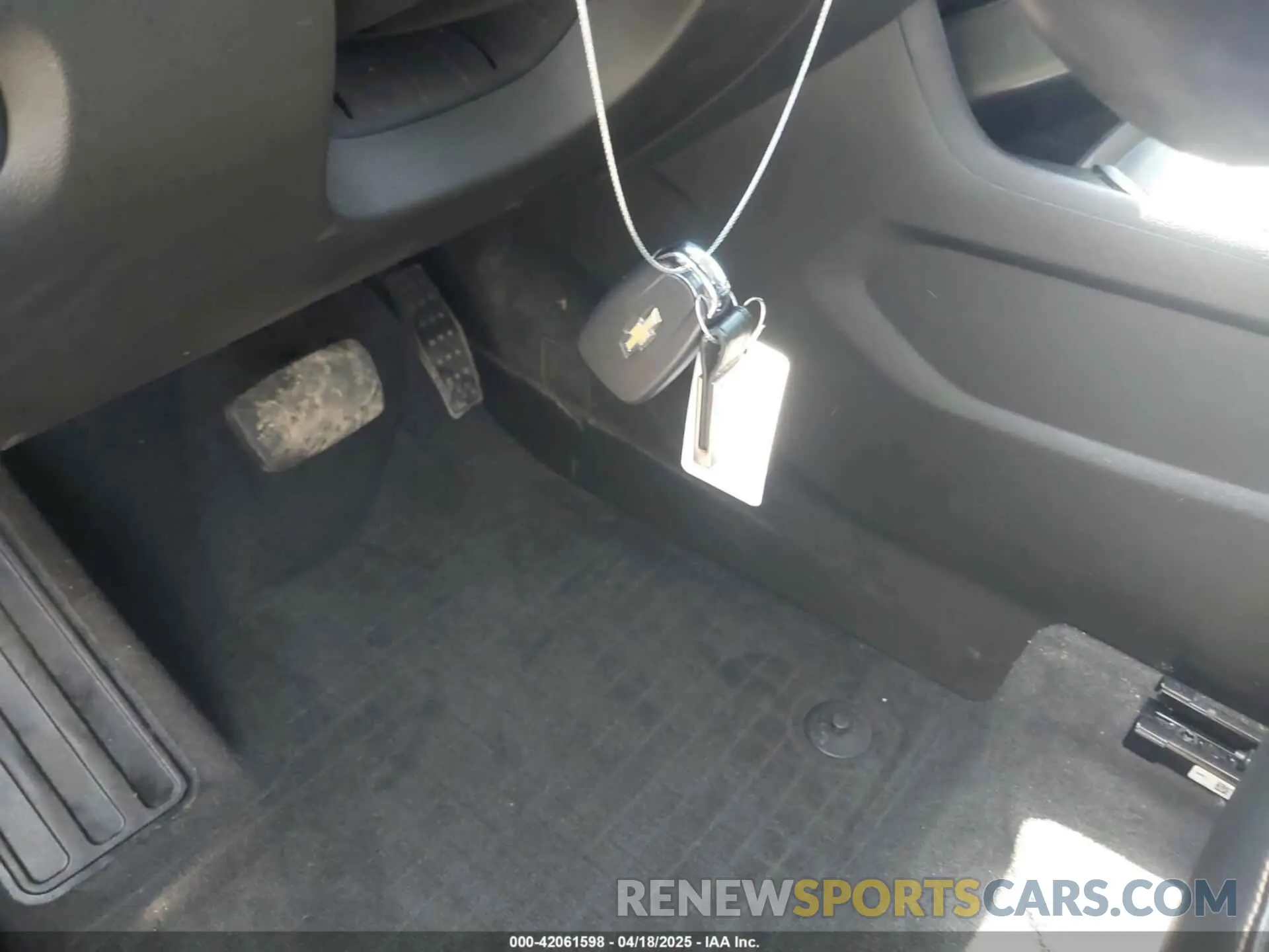11 Photograph of a damaged car 1GNEVJKW4LJ292921 CHEVROLET TRAVERSE 2020