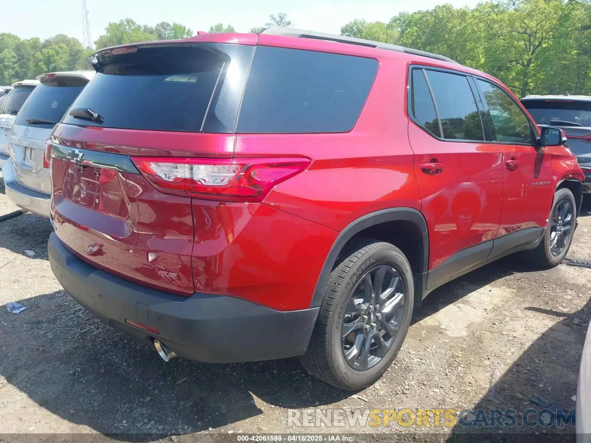 4 Photograph of a damaged car 1GNEVJKW4LJ292921 CHEVROLET TRAVERSE 2020
