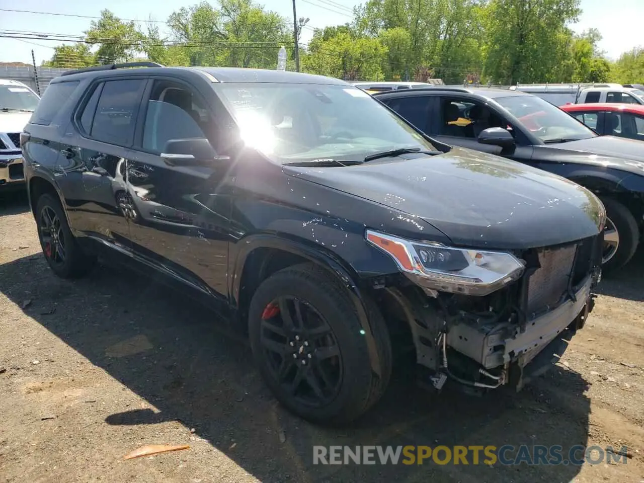 4 Фотография поврежденного автомобиля 1GNEVKKW0LJ170868 CHEVROLET TRAVERSE 2020