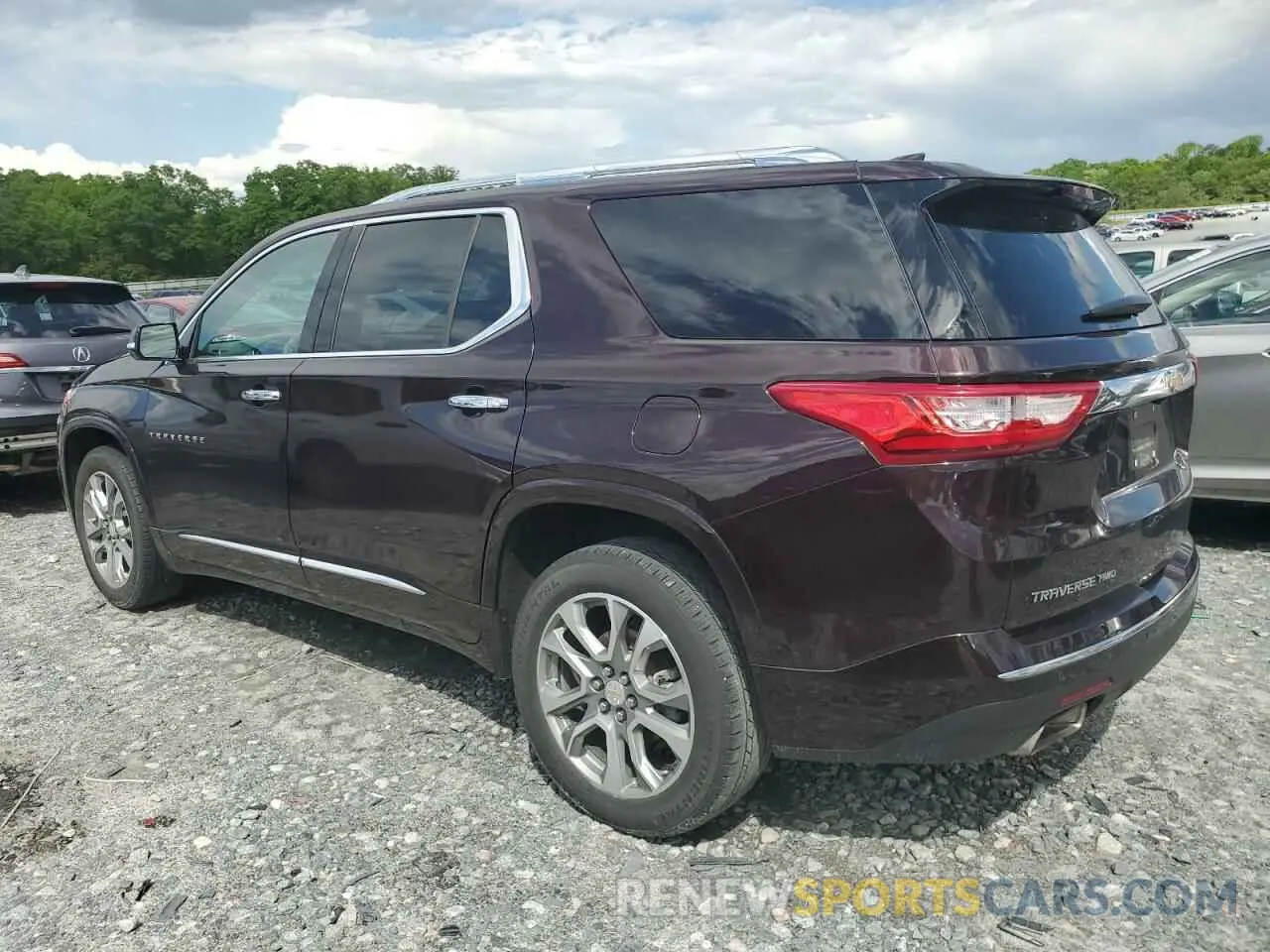 2 Photograph of a damaged car 1GNEVKKW0LJ225089 CHEVROLET TRAVERSE 2020