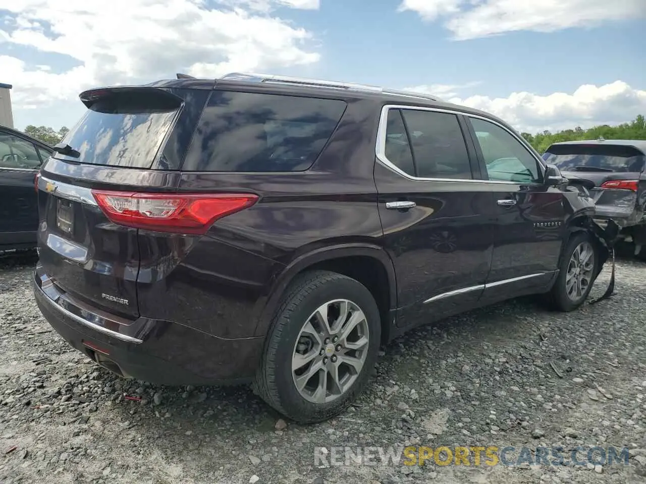 3 Photograph of a damaged car 1GNEVKKW0LJ225089 CHEVROLET TRAVERSE 2020