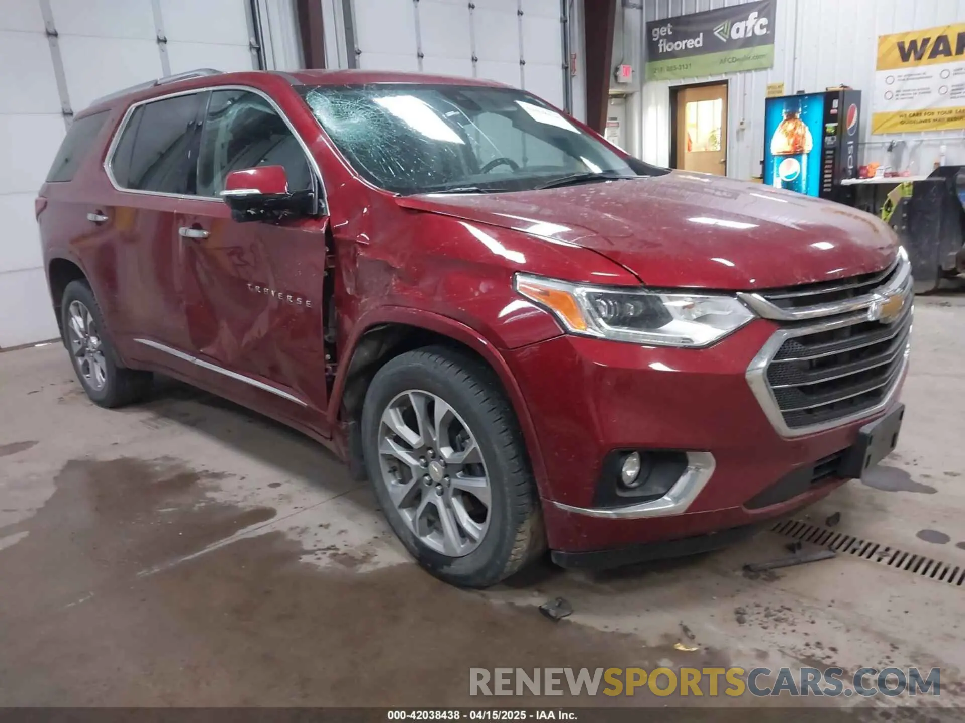 1 Photograph of a damaged car 1GNEVKKW1LJ222041 CHEVROLET TRAVERSE 2020