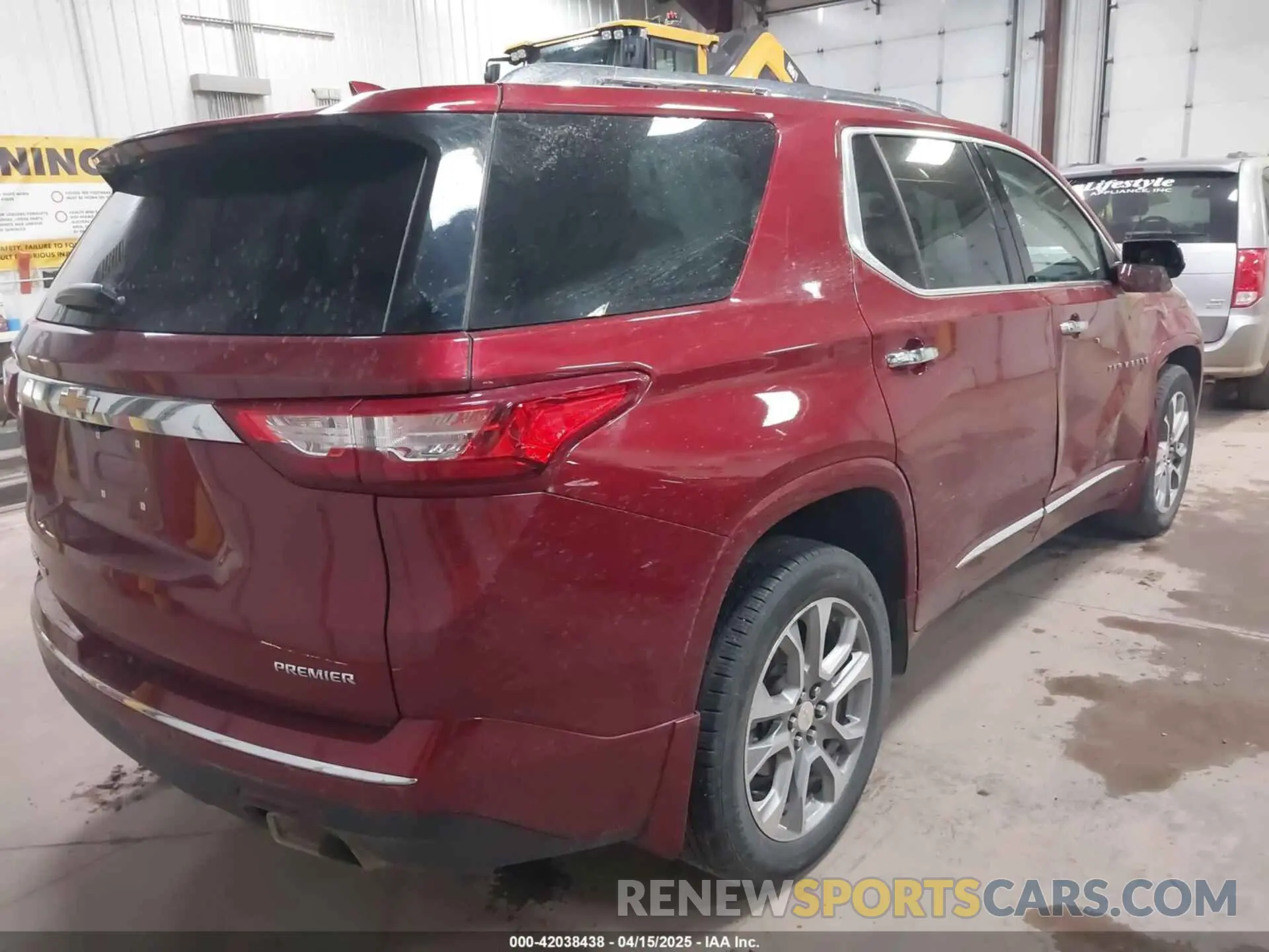 4 Photograph of a damaged car 1GNEVKKW1LJ222041 CHEVROLET TRAVERSE 2020