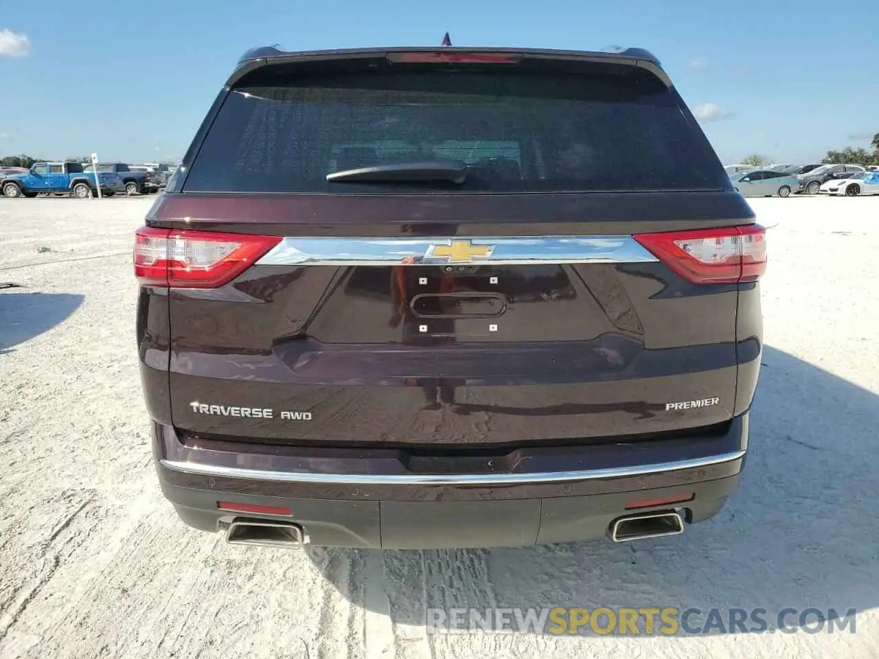 6 Photograph of a damaged car 1GNEVKKW5LJ161115 CHEVROLET TRAVERSE 2020