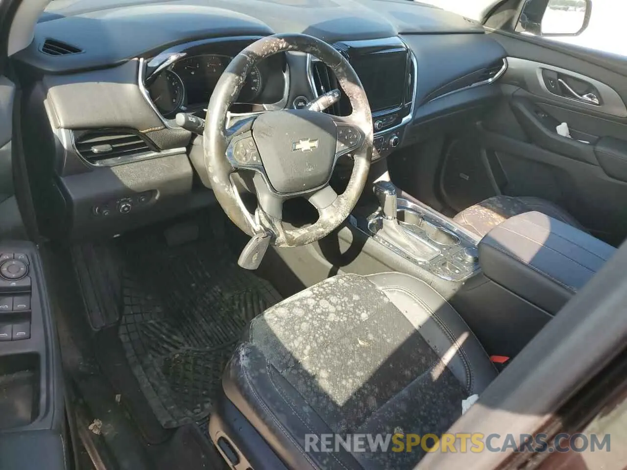 8 Photograph of a damaged car 1GNEVKKW5LJ161115 CHEVROLET TRAVERSE 2020