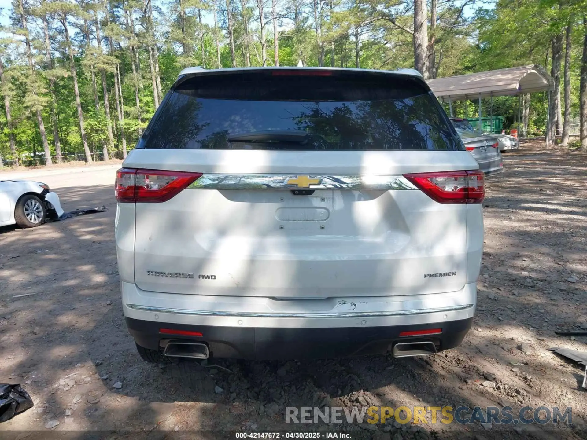 17 Photograph of a damaged car 1GNEVKKW7LJ268408 CHEVROLET TRAVERSE 2020
