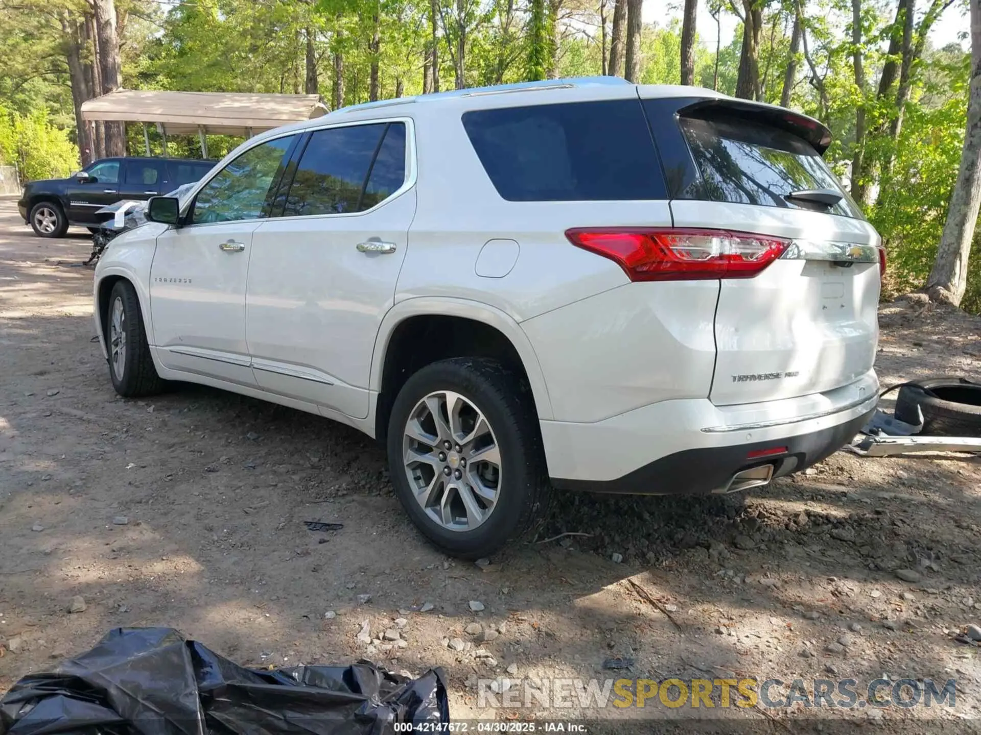 3 Photograph of a damaged car 1GNEVKKW7LJ268408 CHEVROLET TRAVERSE 2020