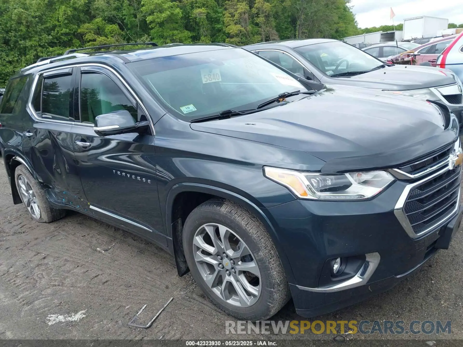 1 Photograph of a damaged car 1GNEVKKW8LJ274282 CHEVROLET TRAVERSE 2020