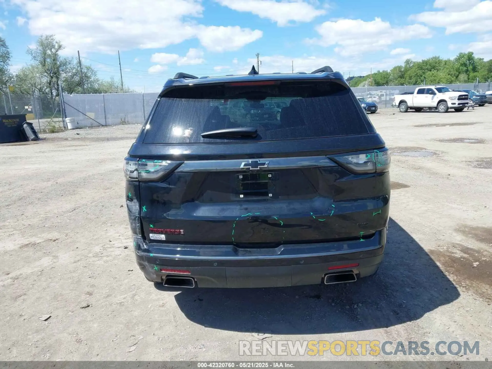 17 Photograph of a damaged car 1GNEVKKW9LJ315230 CHEVROLET TRAVERSE 2020