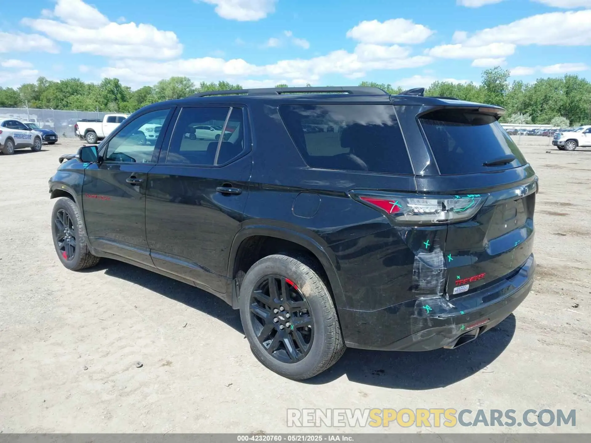3 Photograph of a damaged car 1GNEVKKW9LJ315230 CHEVROLET TRAVERSE 2020