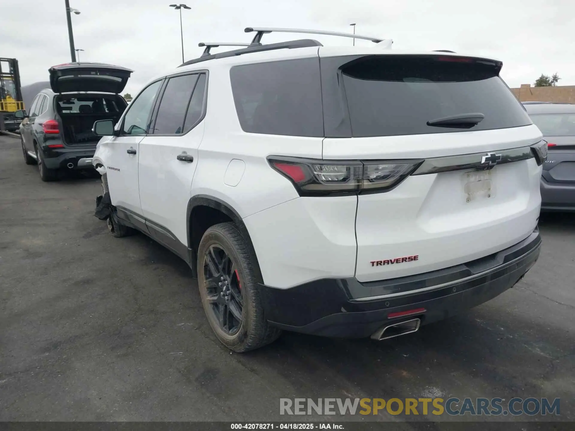 3 Фотография поврежденного автомобиля 1GNEVKKWXLJ120947 CHEVROLET TRAVERSE 2020
