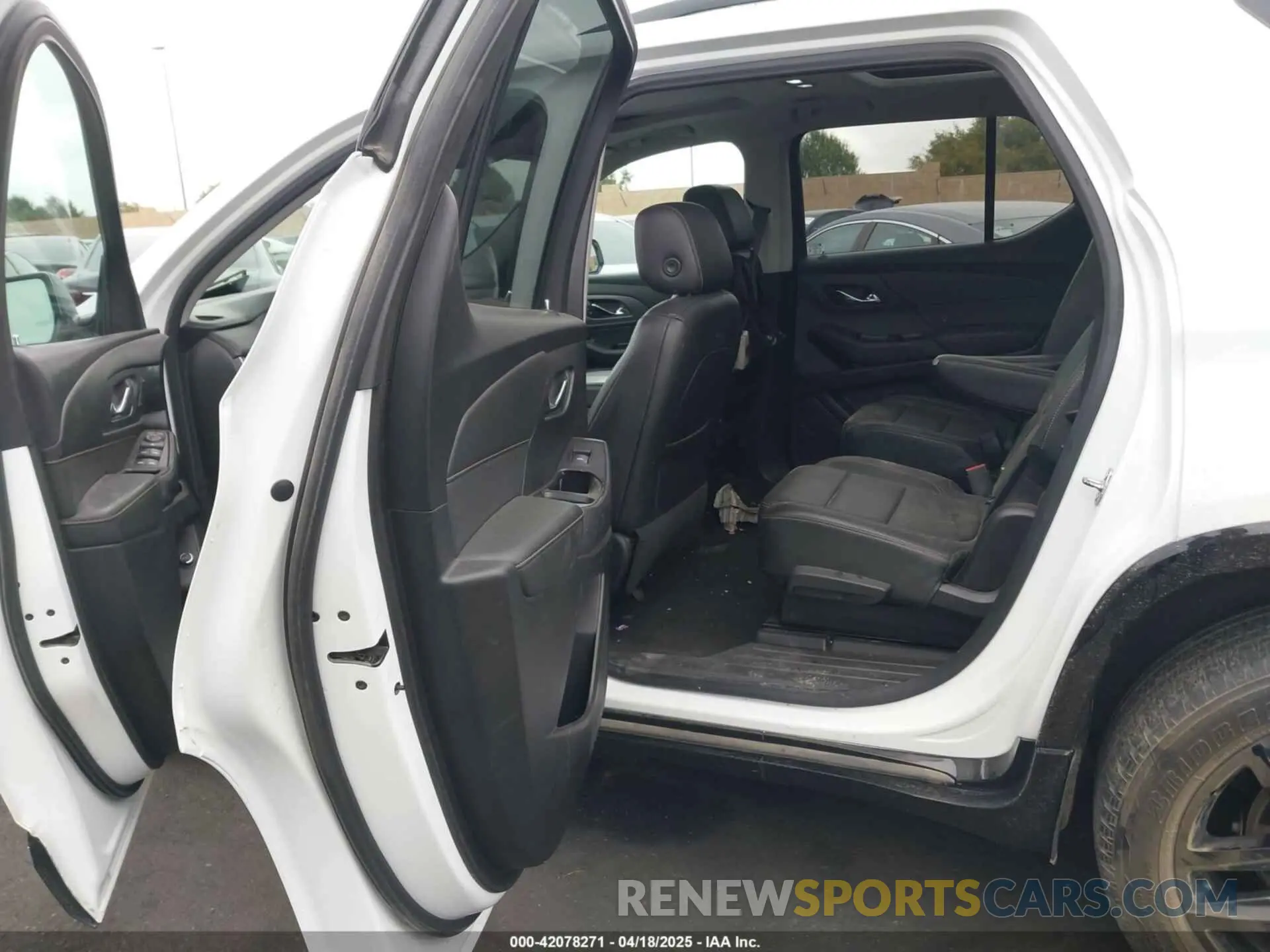 8 Фотография поврежденного автомобиля 1GNEVKKWXLJ120947 CHEVROLET TRAVERSE 2020