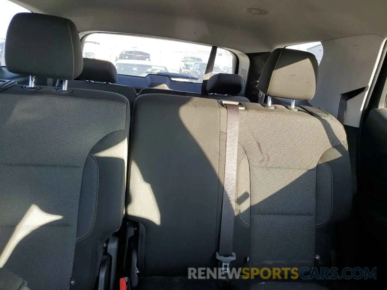 10 Photograph of a damaged car 1GNEVLKW3LJ115532 CHEVROLET TRAVERSE 2020