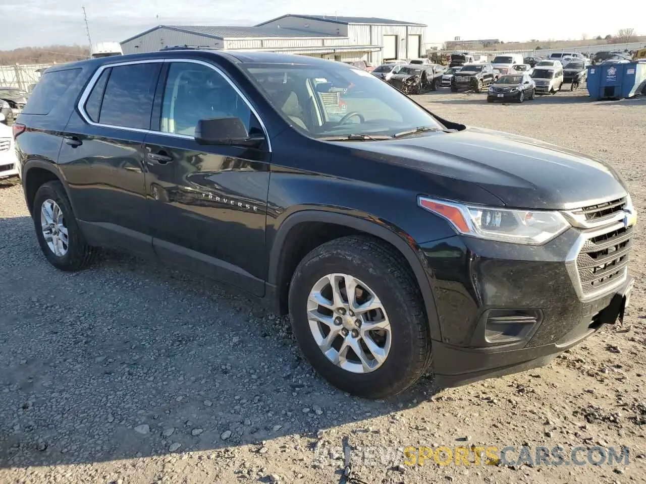4 Photograph of a damaged car 1GNEVLKW3LJ115532 CHEVROLET TRAVERSE 2020