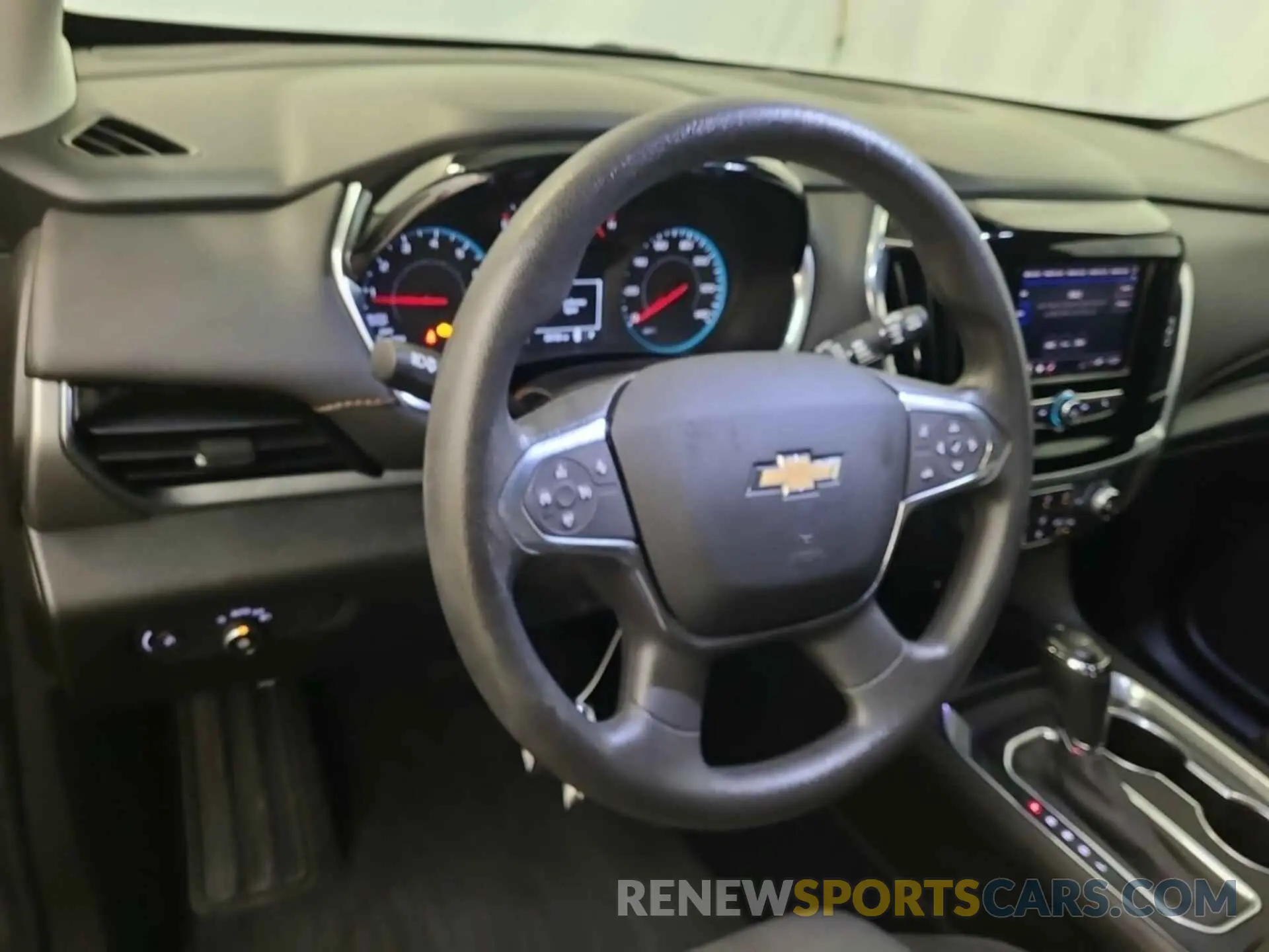 2 Фотография поврежденного автомобиля 1GNEVLKW8LJ156786 CHEVROLET TRAVERSE 2020