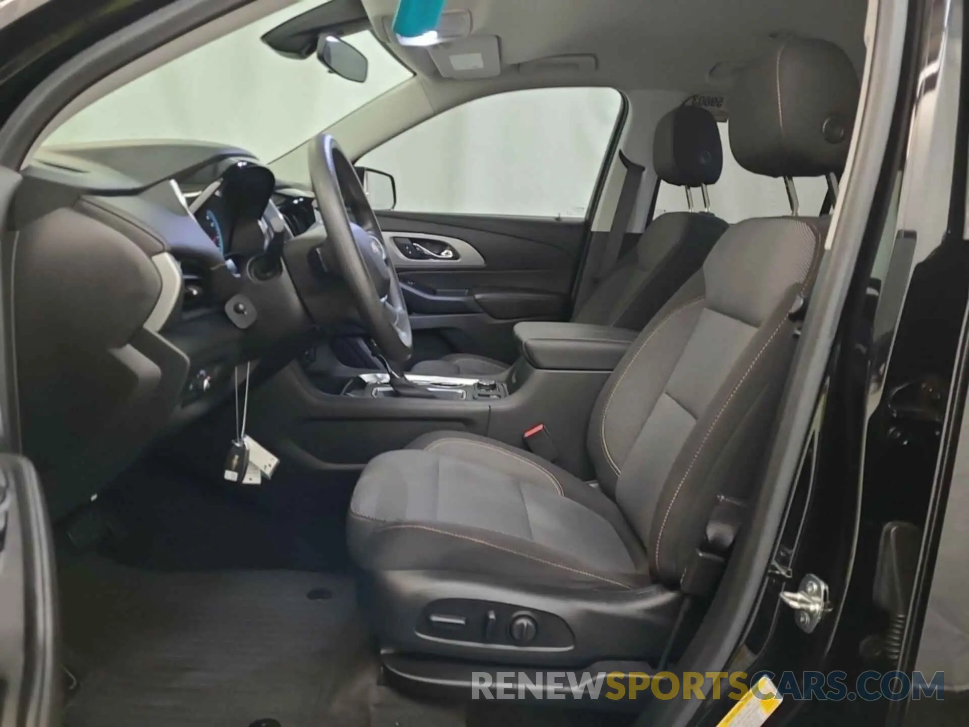 25 Фотография поврежденного автомобиля 1GNEVLKW8LJ156786 CHEVROLET TRAVERSE 2020