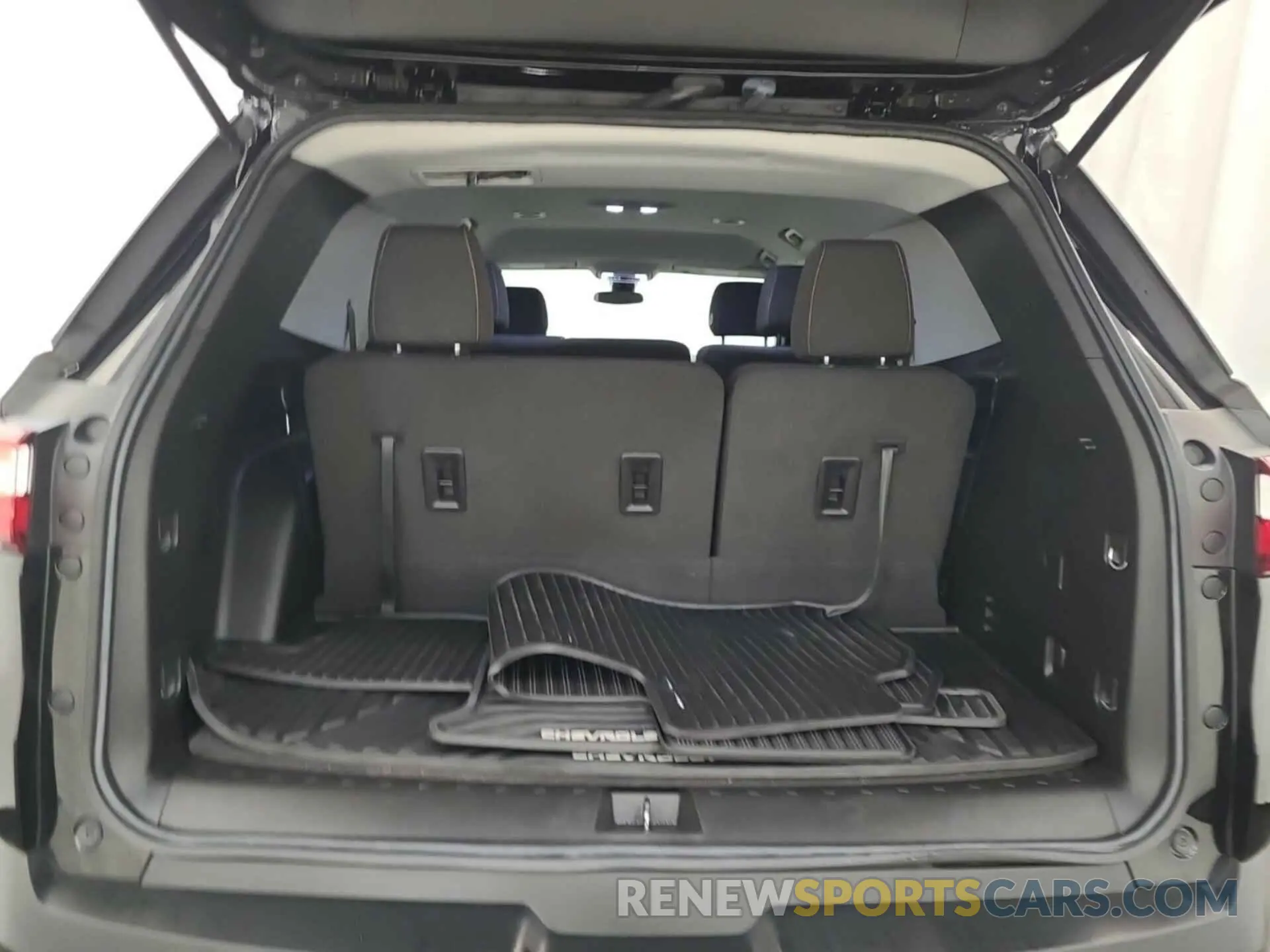 9 Фотография поврежденного автомобиля 1GNEVLKW8LJ156786 CHEVROLET TRAVERSE 2020