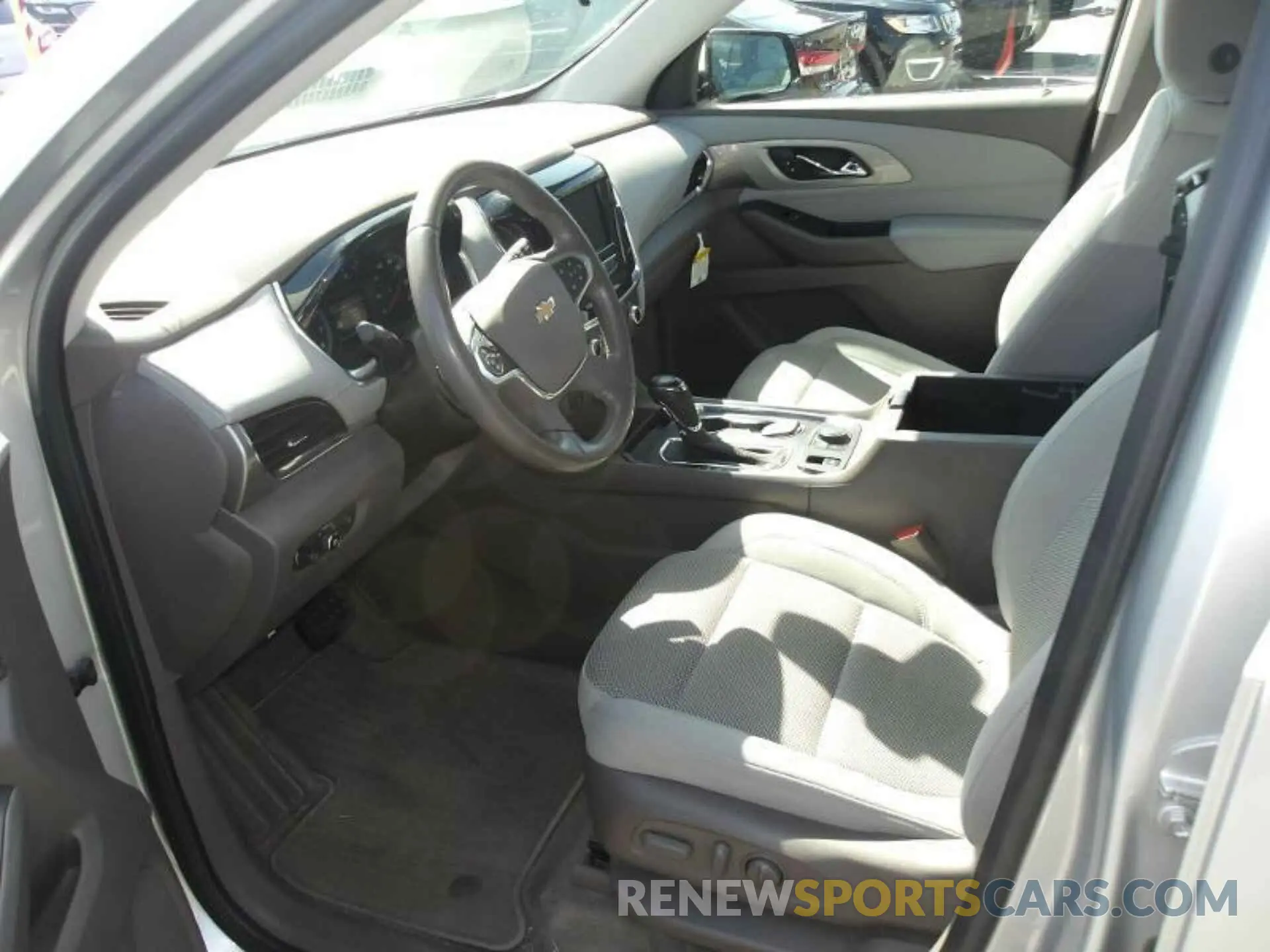 1 Фотография поврежденного автомобиля 1GNEVMKW0LJ222608 CHEVROLET TRAVERSE 2020