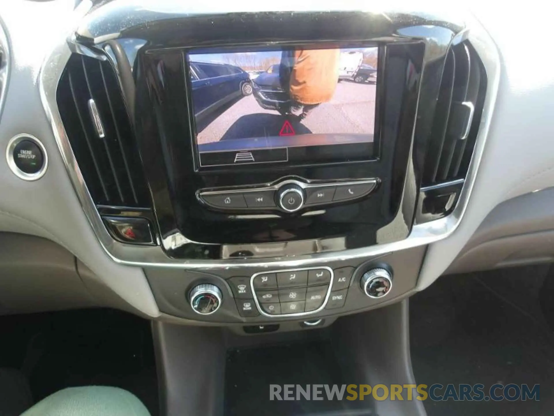 4 Фотография поврежденного автомобиля 1GNEVMKW0LJ222608 CHEVROLET TRAVERSE 2020