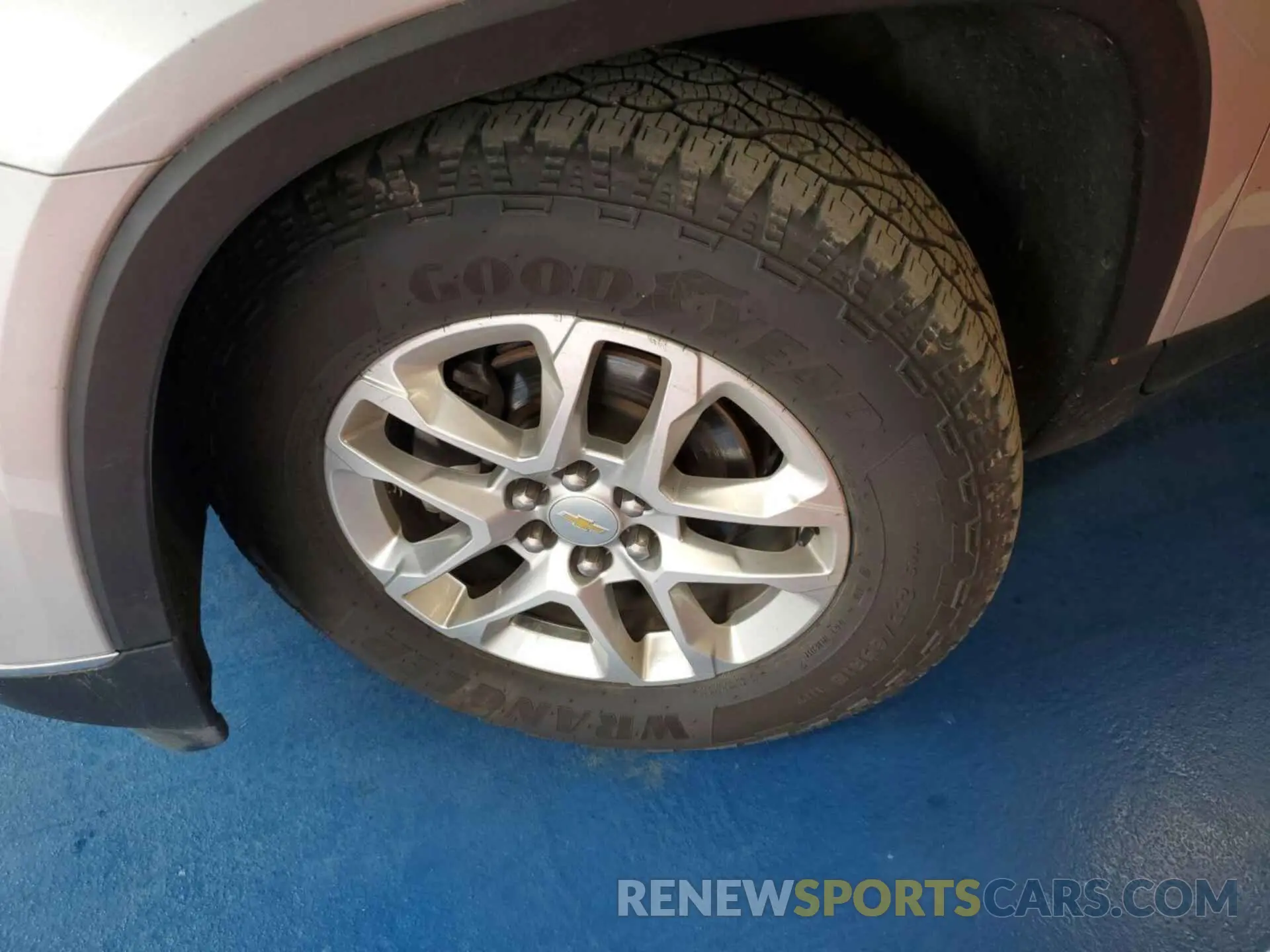 12 Photograph of a damaged car 1GNEVMKW6LJ295028 CHEVROLET TRAVERSE 2020