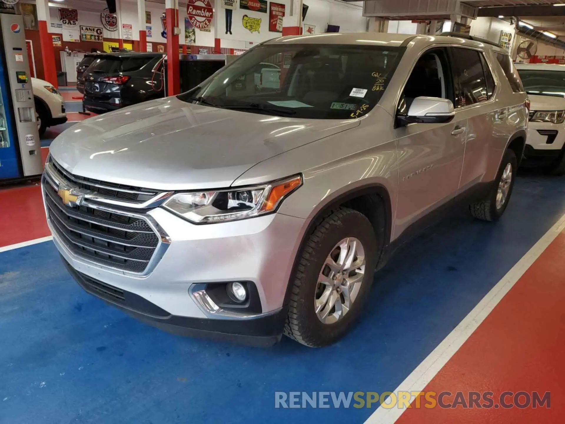 4 Photograph of a damaged car 1GNEVMKW6LJ295028 CHEVROLET TRAVERSE 2020
