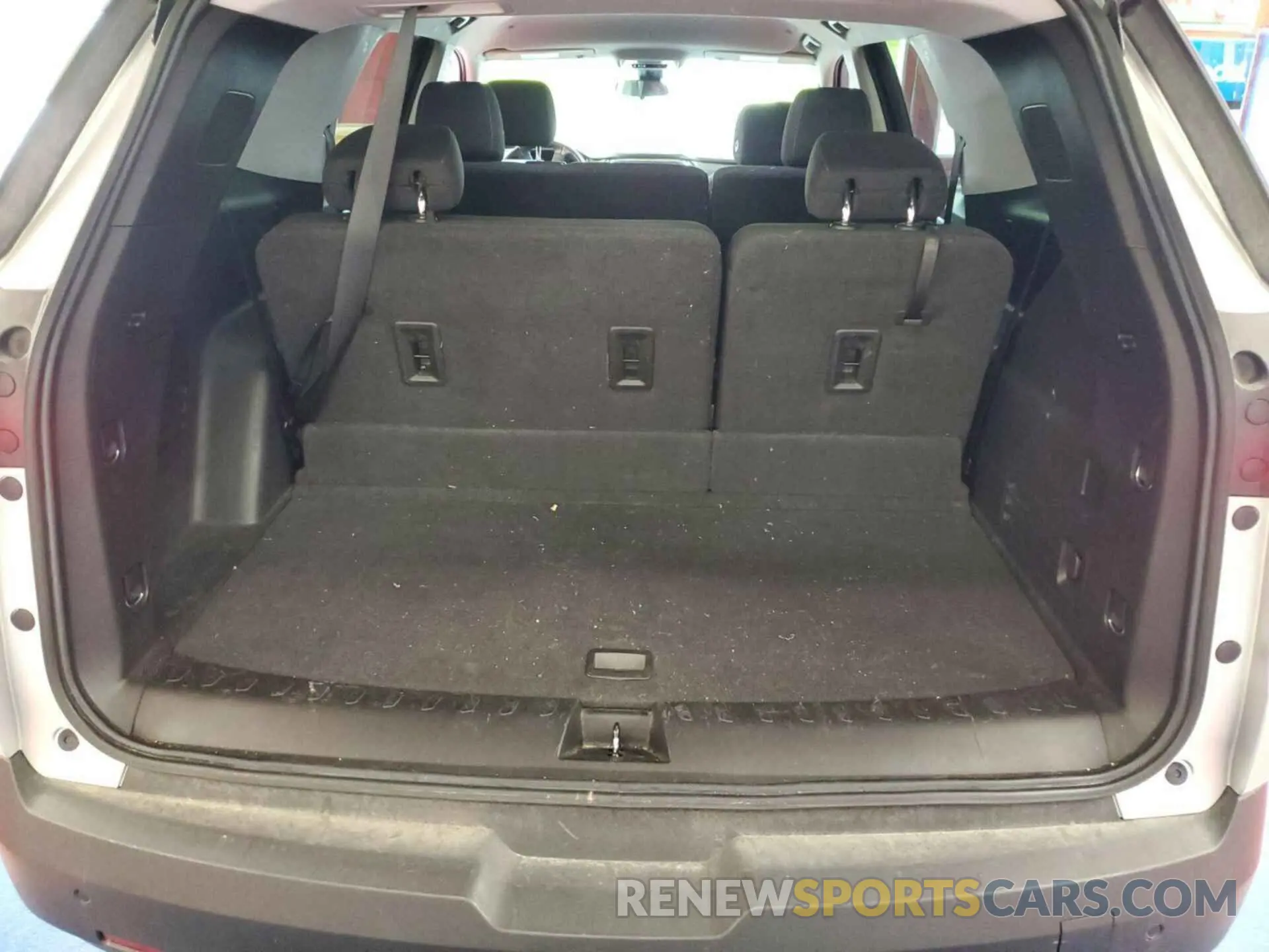 9 Photograph of a damaged car 1GNEVMKW6LJ295028 CHEVROLET TRAVERSE 2020