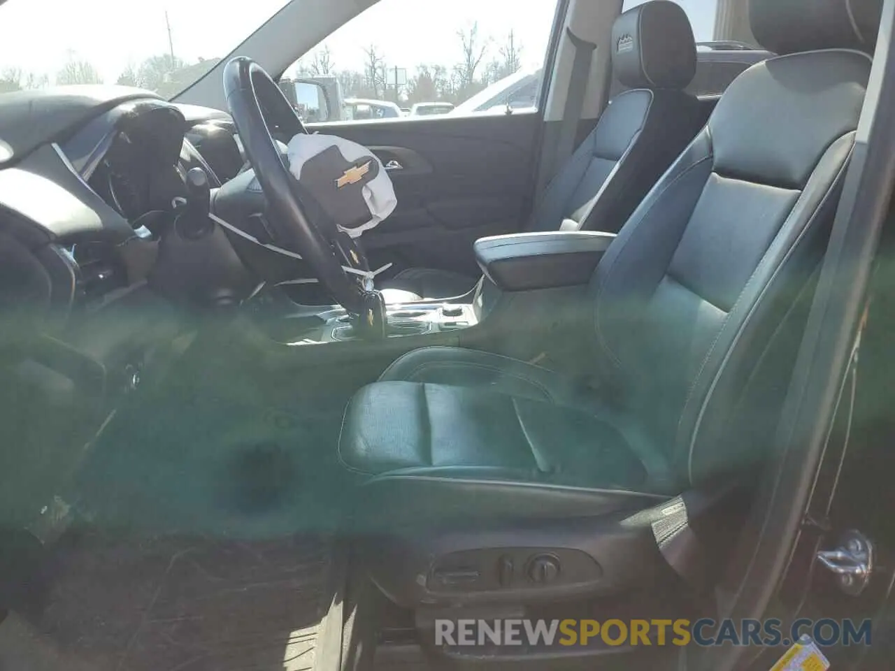 7 Photograph of a damaged car 1GNEVNKW2LJ299406 CHEVROLET TRAVERSE 2020