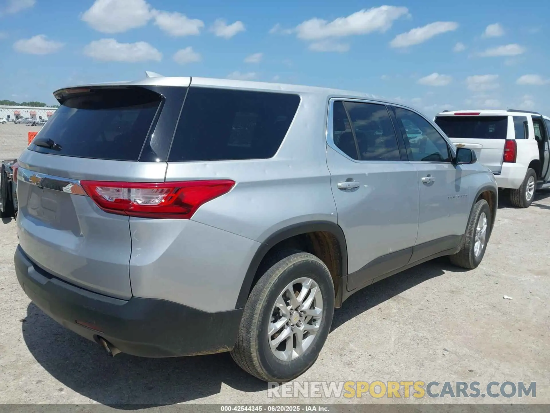 4 Фотография поврежденного автомобиля 1GNERFKW0MJ139715 CHEVROLET TRAVERSE 2021
