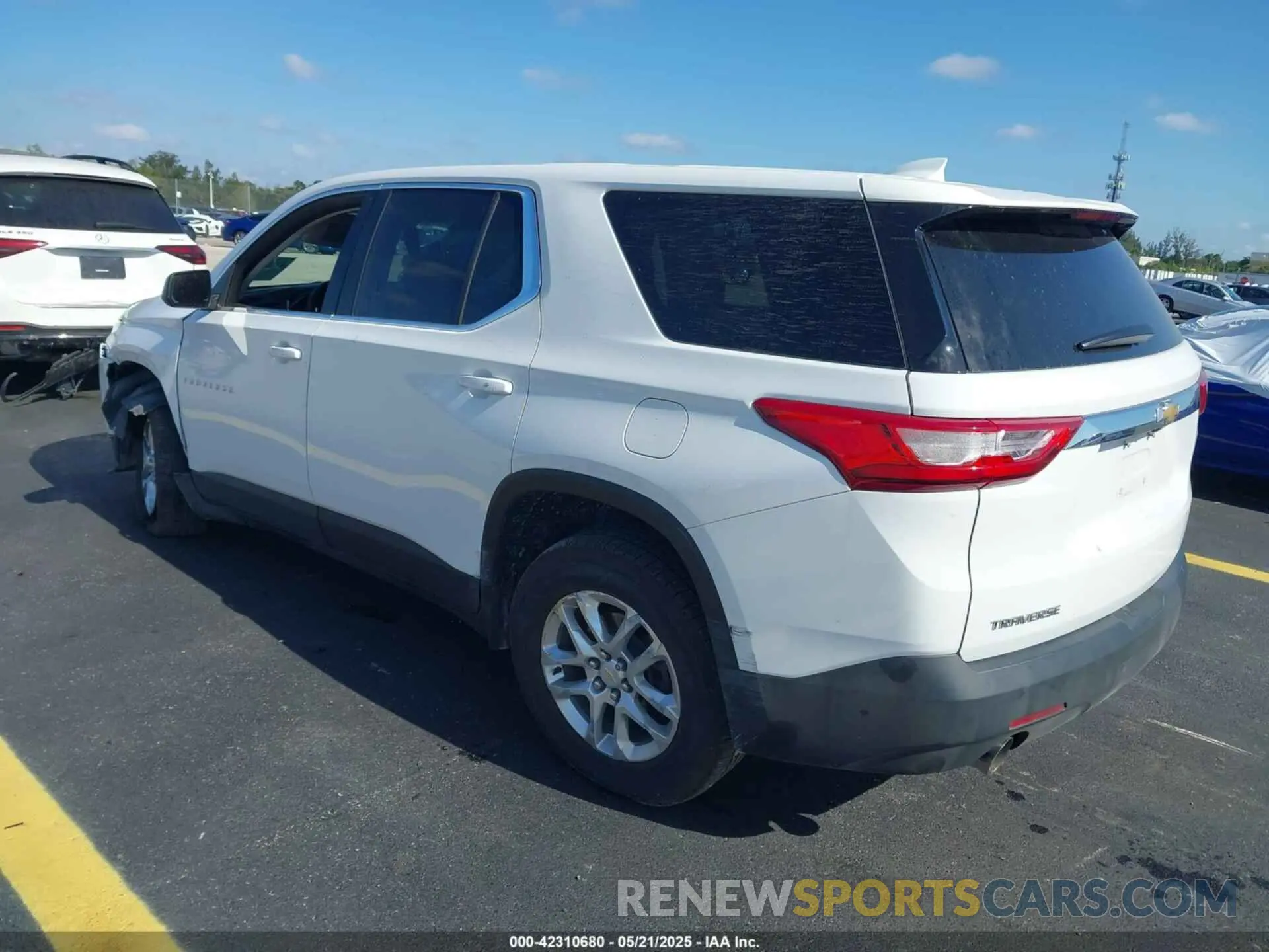 3 Photograph of a damaged car 1GNERFKW0MJ240592 CHEVROLET TRAVERSE 2021