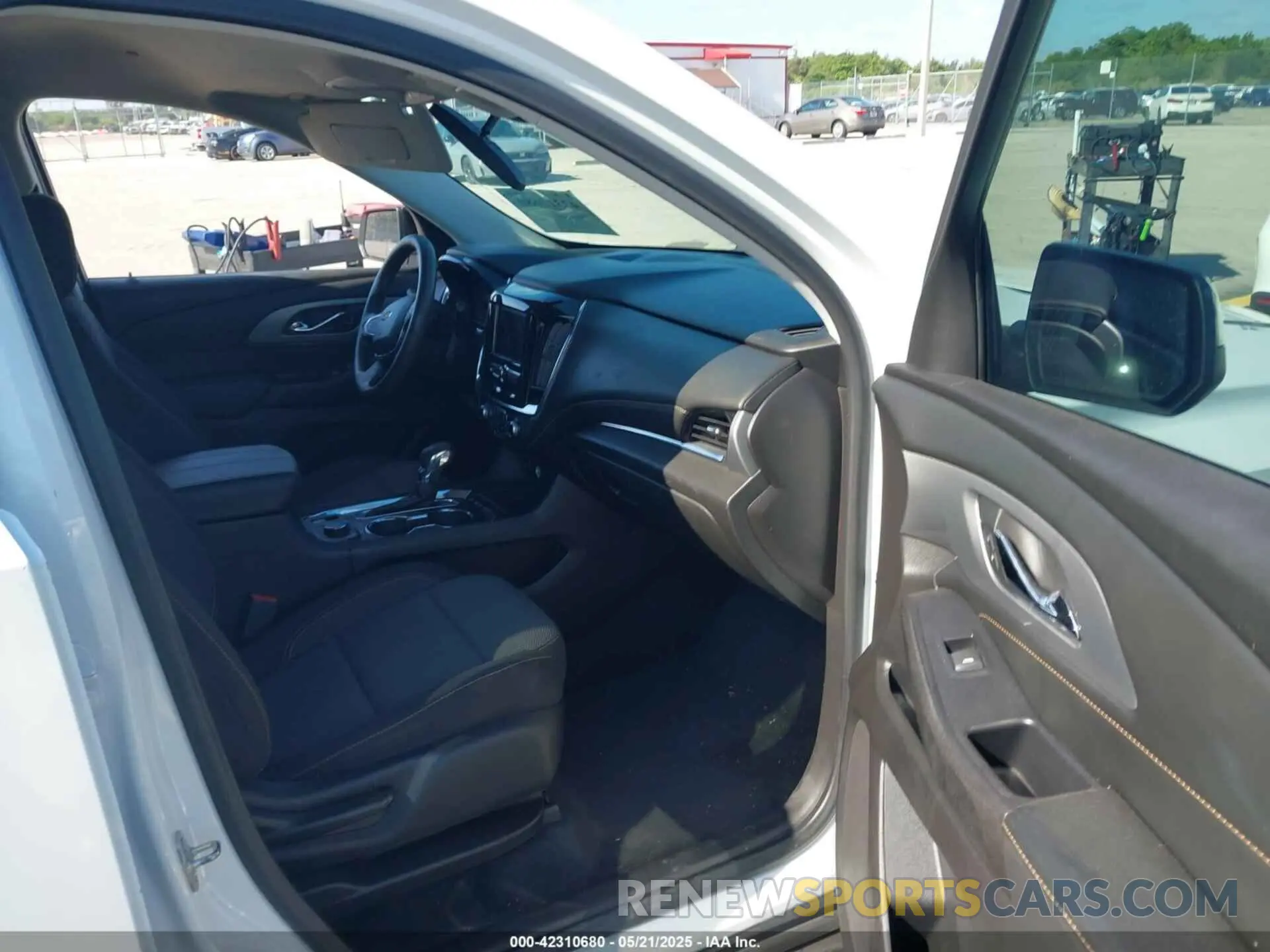 5 Photograph of a damaged car 1GNERFKW0MJ240592 CHEVROLET TRAVERSE 2021
