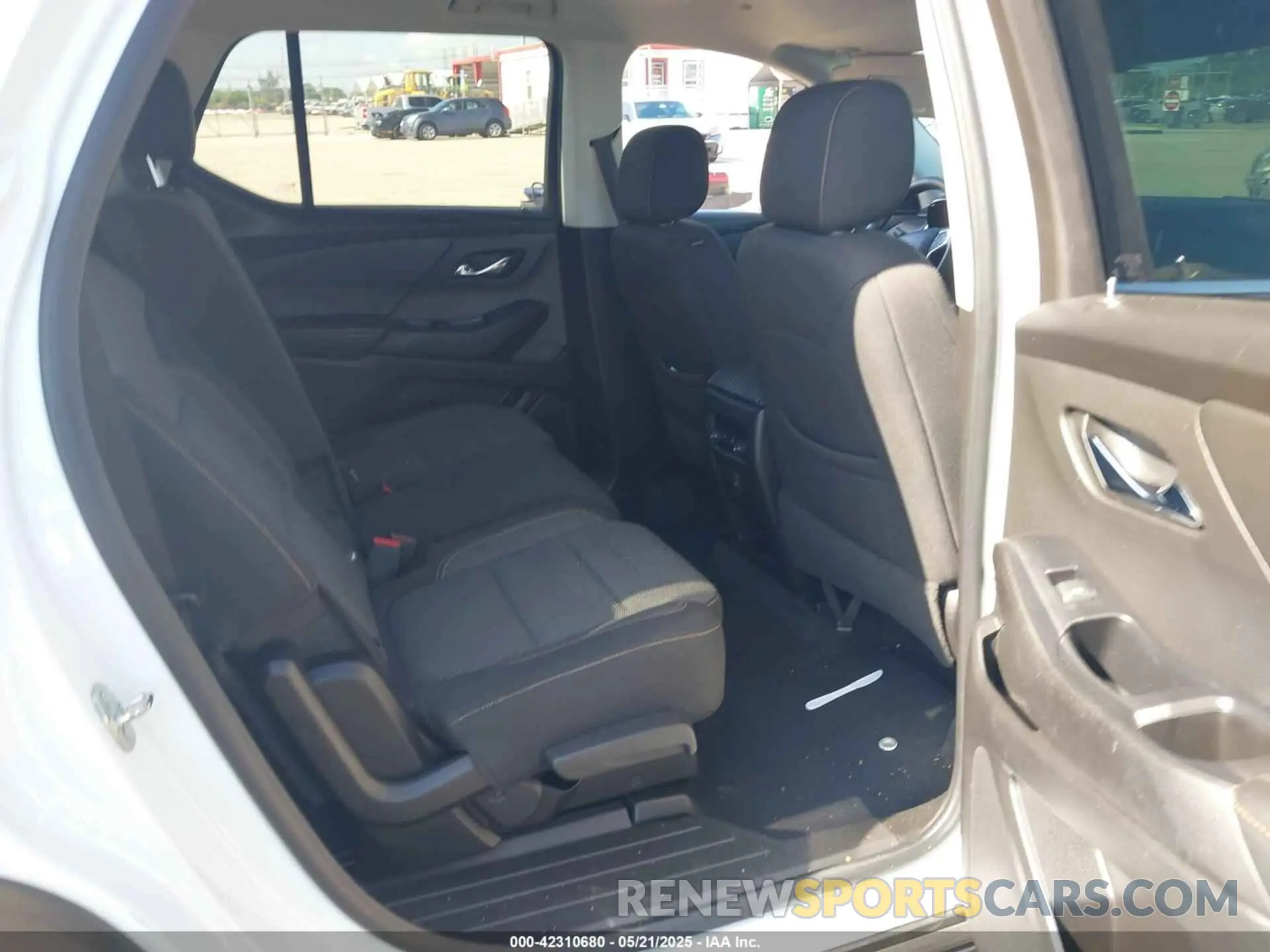 8 Photograph of a damaged car 1GNERFKW0MJ240592 CHEVROLET TRAVERSE 2021
