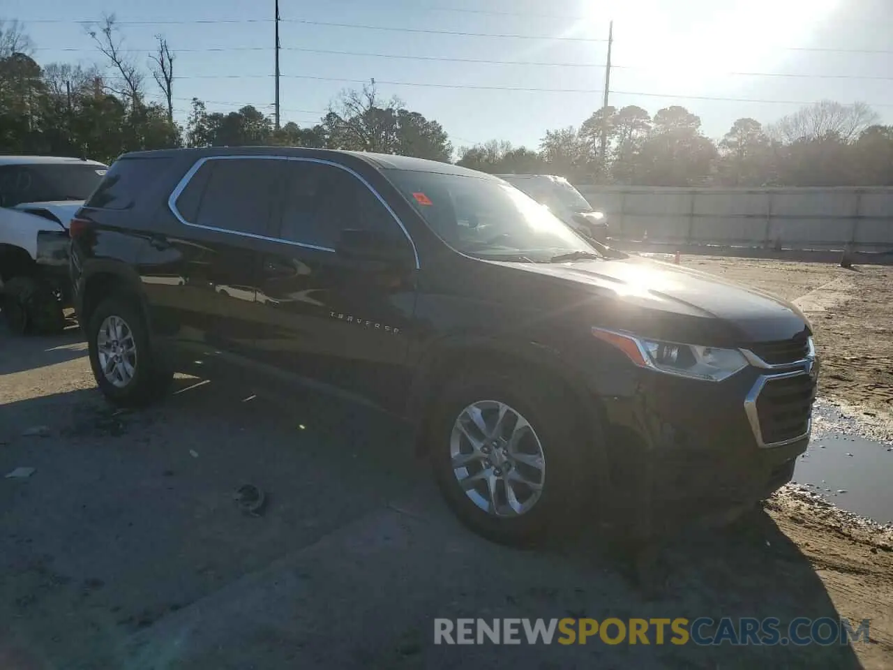 4 Фотография поврежденного автомобиля 1GNERFKW1MJ176207 CHEVROLET TRAVERSE 2021