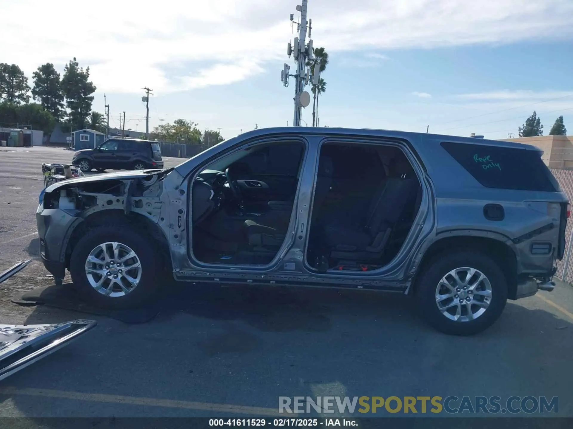 15 Photograph of a damaged car 1GNERFKW1MJ235515 CHEVROLET TRAVERSE 2021