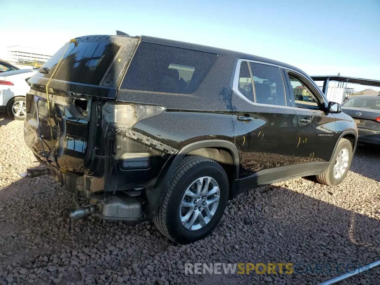 3 Фотография поврежденного автомобиля 1GNERFKW1MJ242660 CHEVROLET TRAVERSE 2021