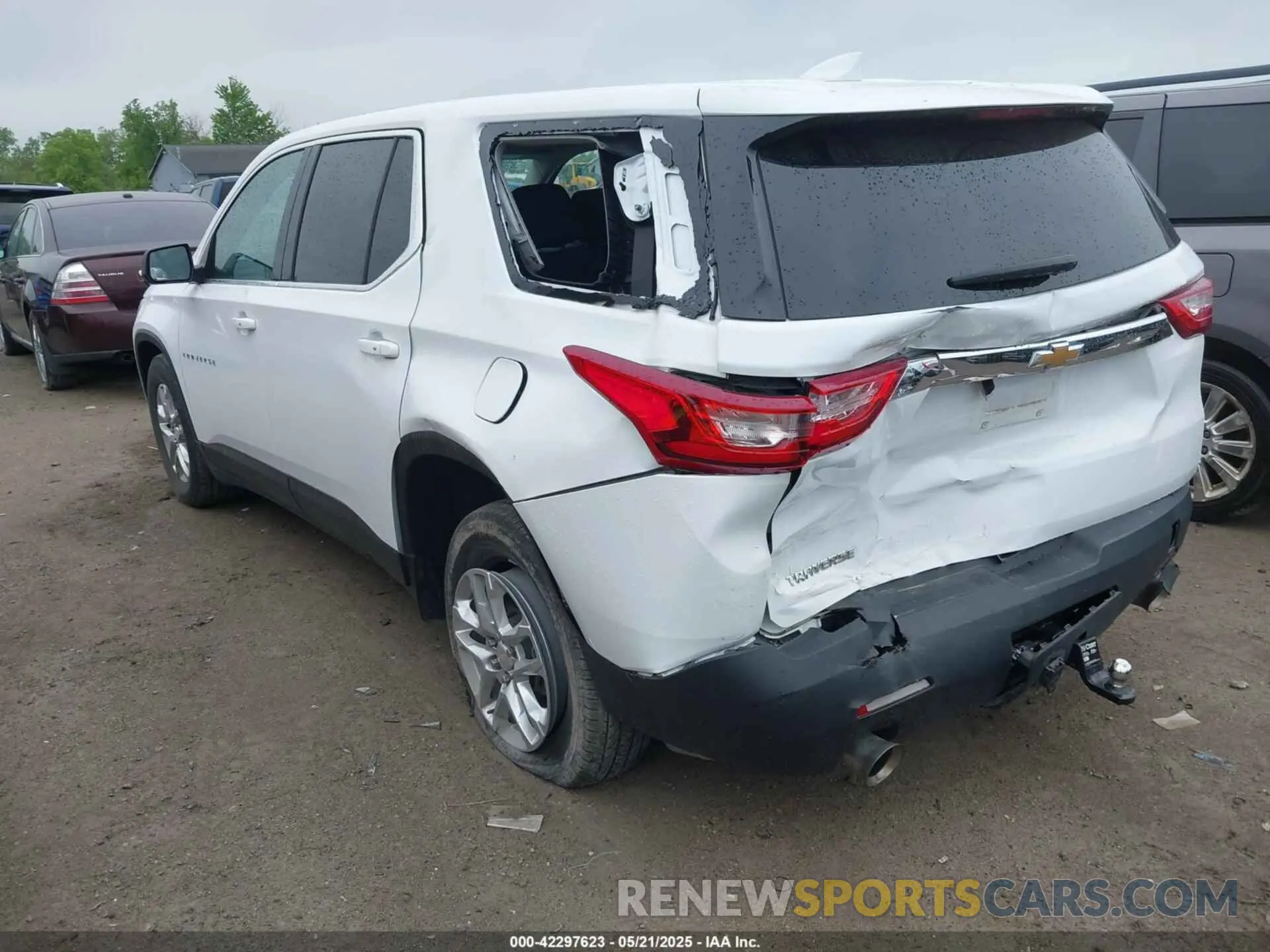 3 Фотография поврежденного автомобиля 1GNERFKW8MJ139381 CHEVROLET TRAVERSE 2021