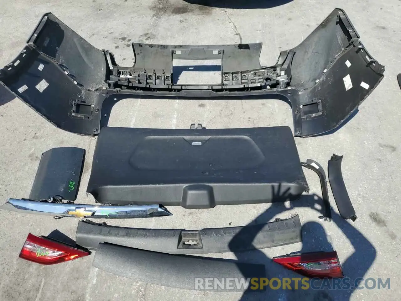 13 Фотография поврежденного автомобиля 1GNERFKWXMJ111923 CHEVROLET TRAVERSE 2021