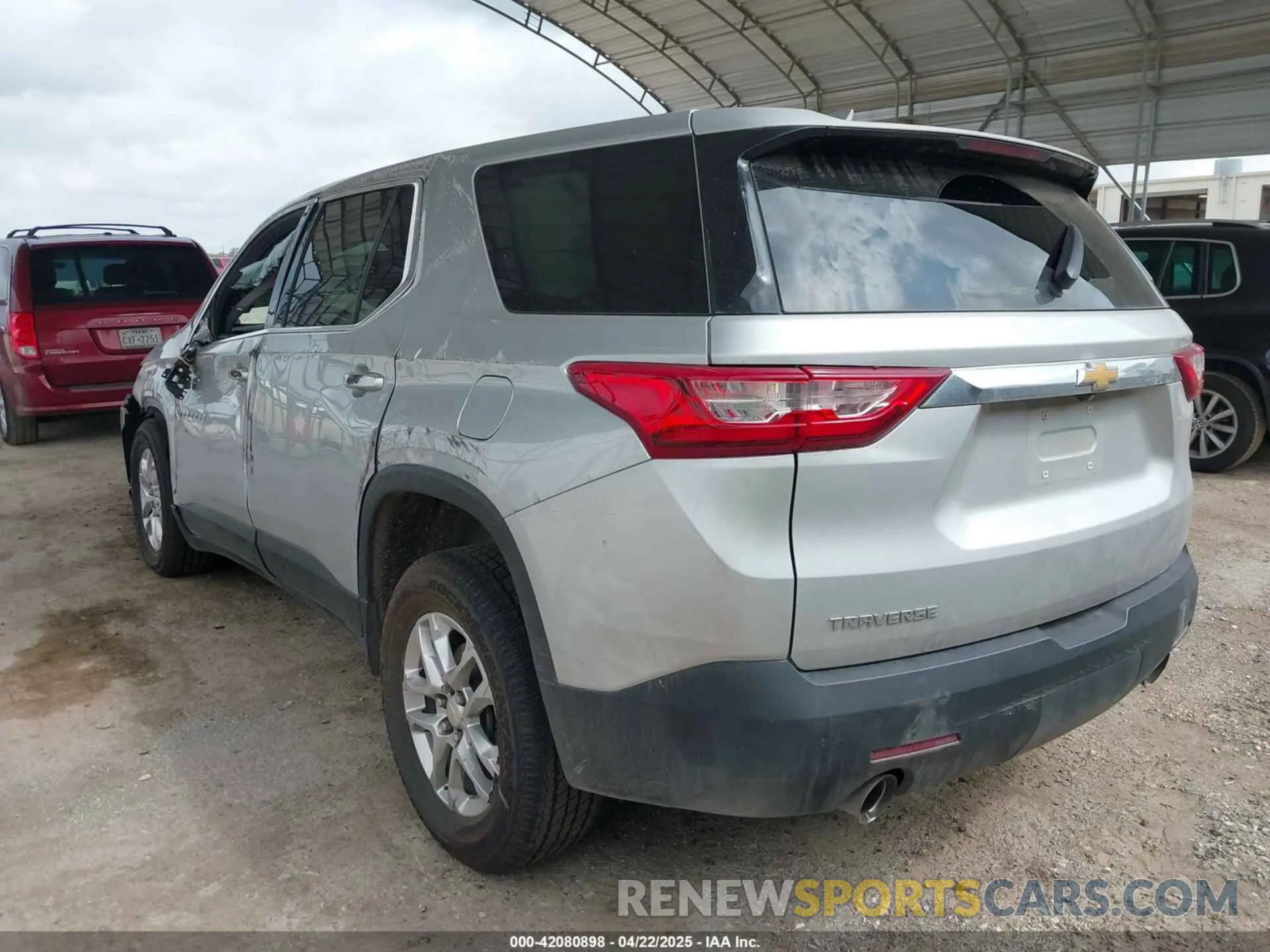 3 Photograph of a damaged car 1GNERFKWXMJ232175 CHEVROLET TRAVERSE 2021