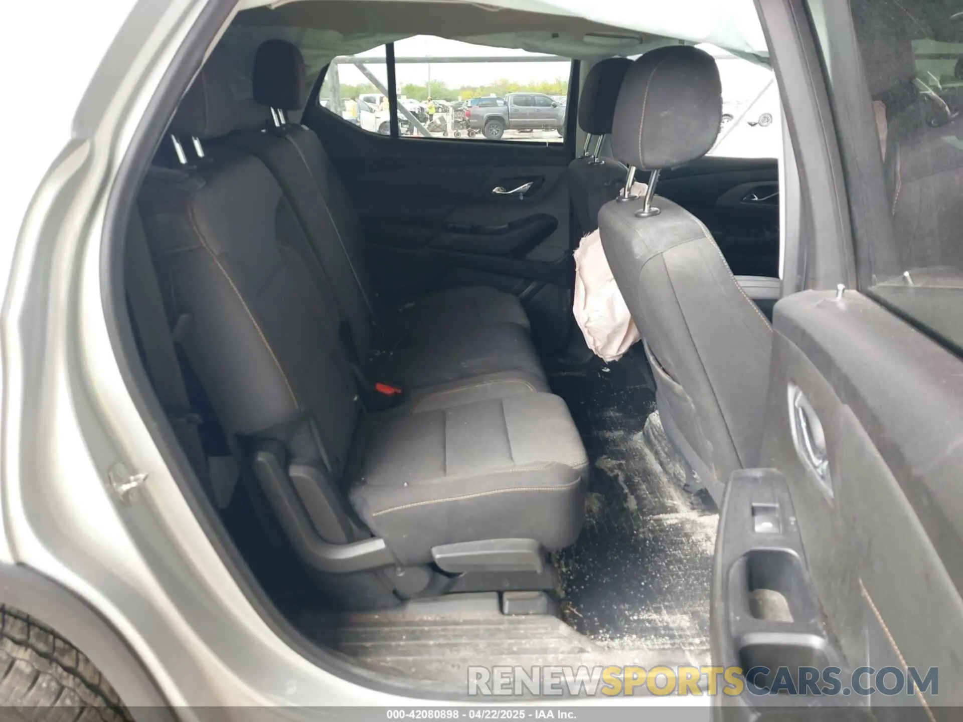 8 Photograph of a damaged car 1GNERFKWXMJ232175 CHEVROLET TRAVERSE 2021