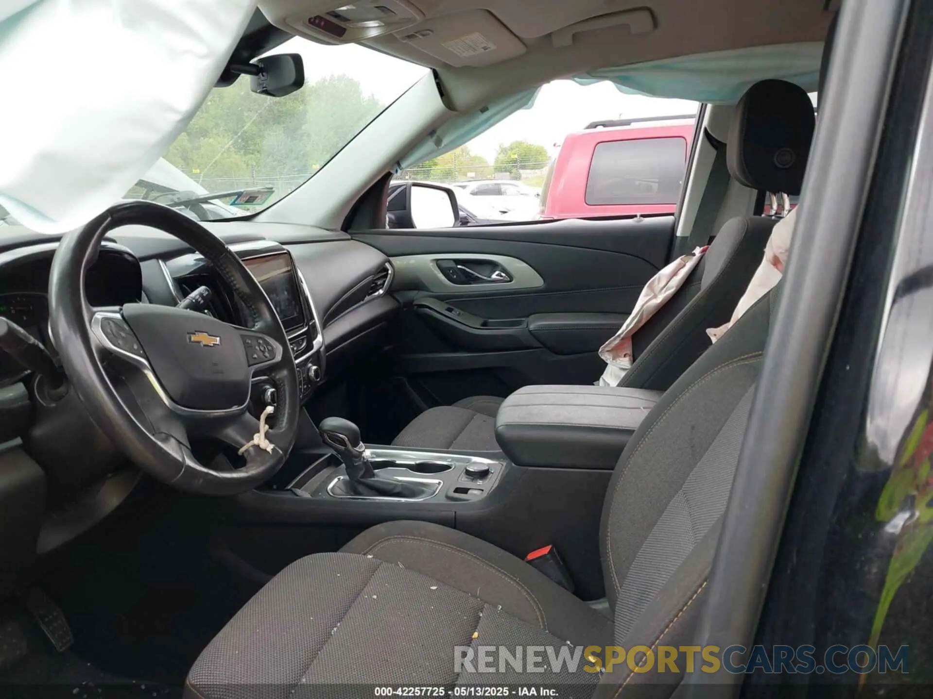 5 Photograph of a damaged car 1GNERGKW0MJ205864 CHEVROLET TRAVERSE 2021