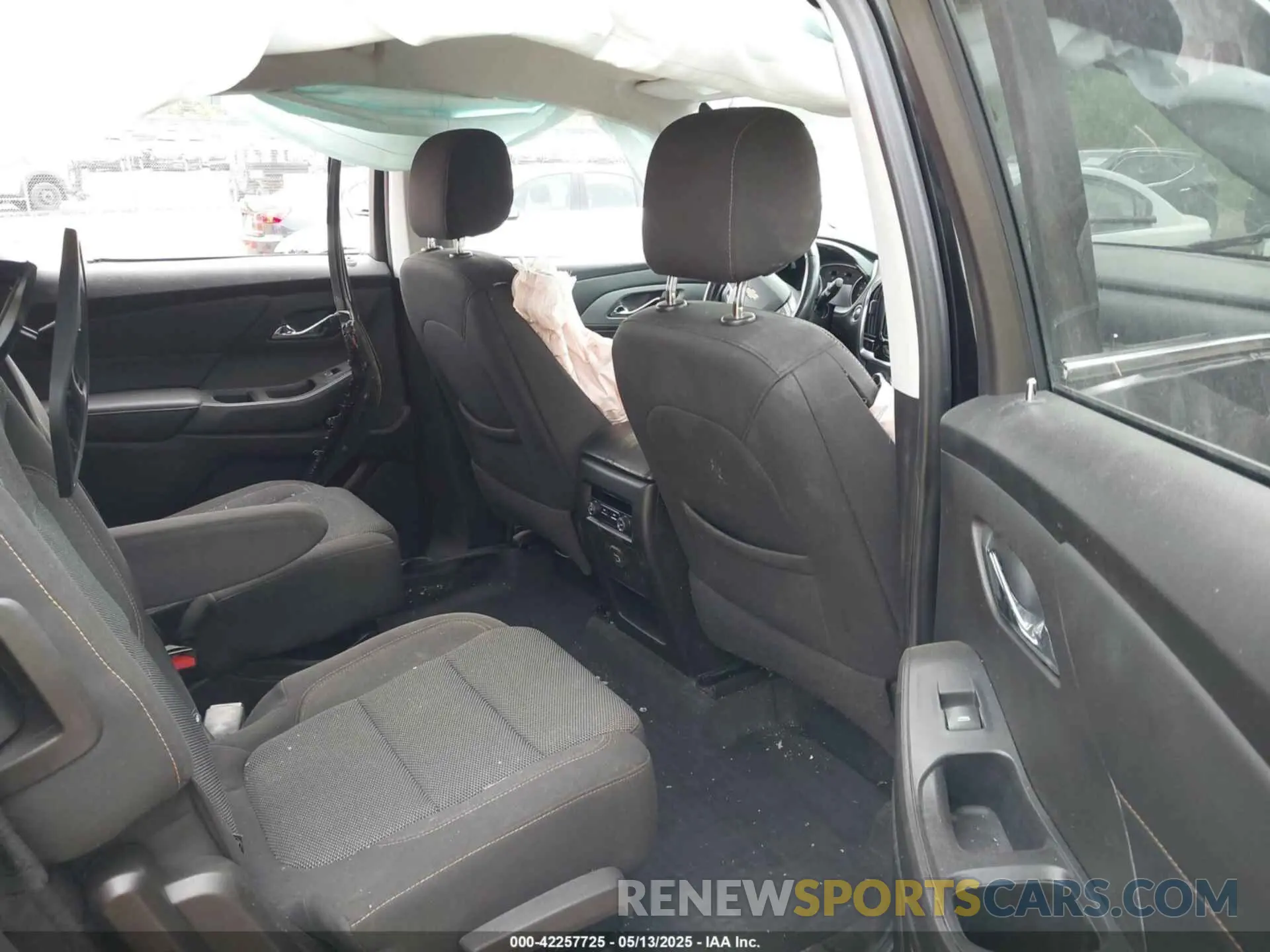 8 Photograph of a damaged car 1GNERGKW0MJ205864 CHEVROLET TRAVERSE 2021