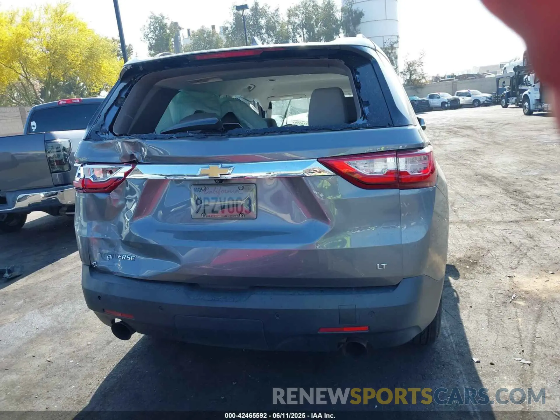 17 Photograph of a damaged car 1GNERGKW0MJ218839 CHEVROLET TRAVERSE 2021