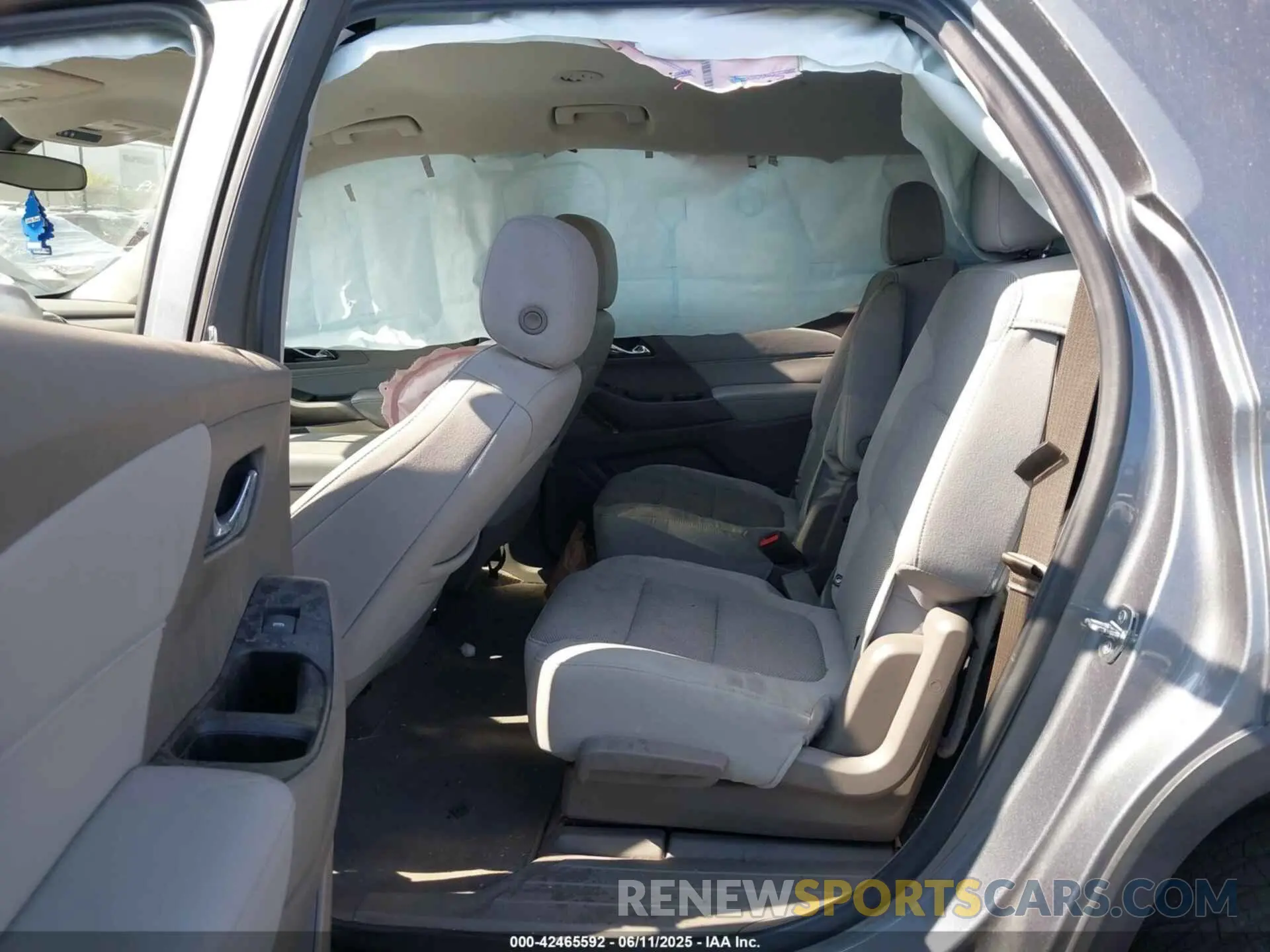 8 Photograph of a damaged car 1GNERGKW0MJ218839 CHEVROLET TRAVERSE 2021