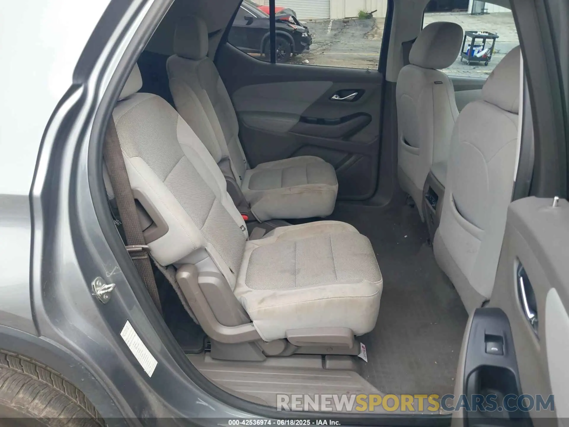 8 Photograph of a damaged car 1GNERGKW1MJ157095 CHEVROLET TRAVERSE 2021