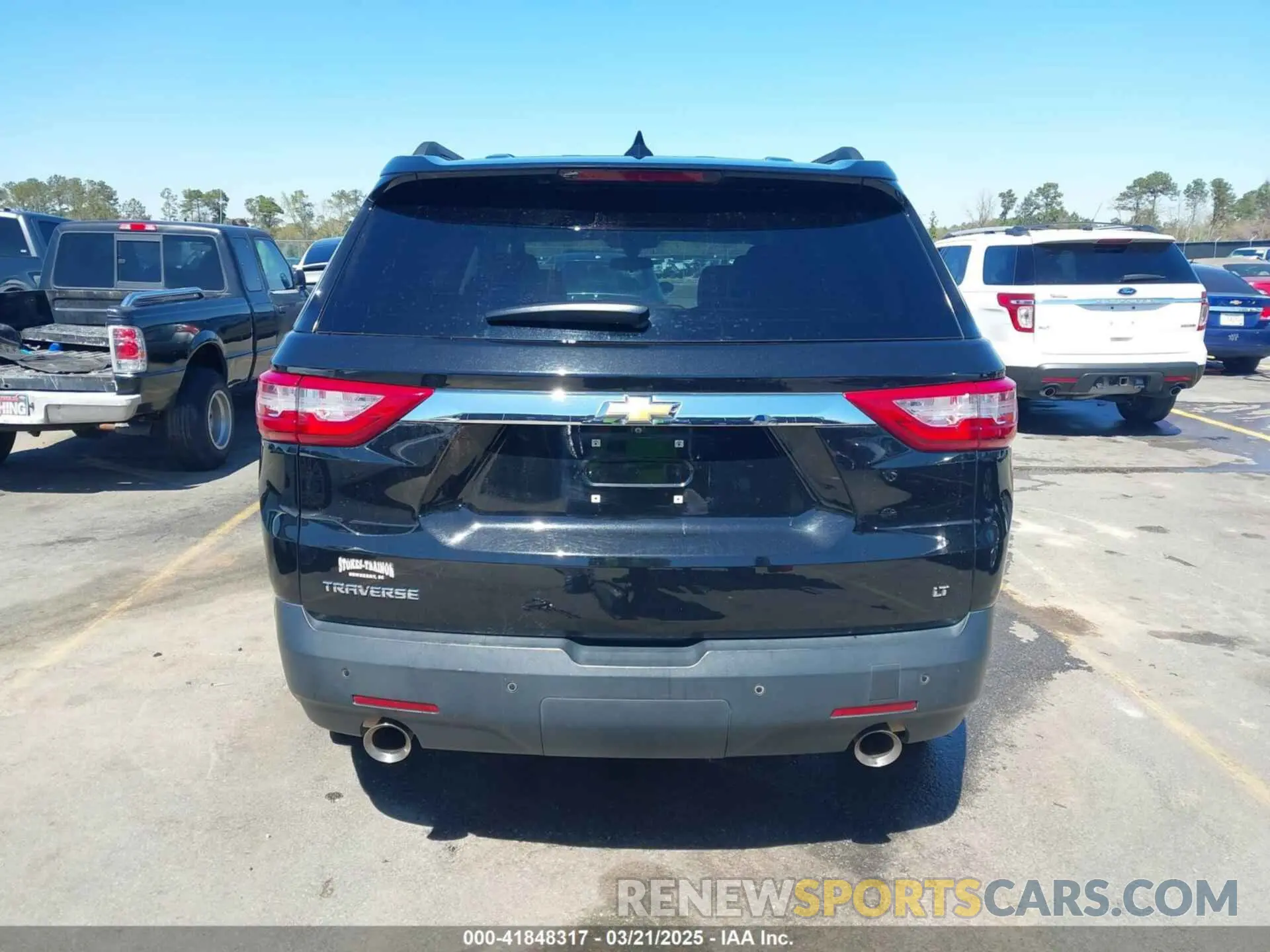 17 Photograph of a damaged car 1GNERGKW2MJ185049 CHEVROLET TRAVERSE 2021