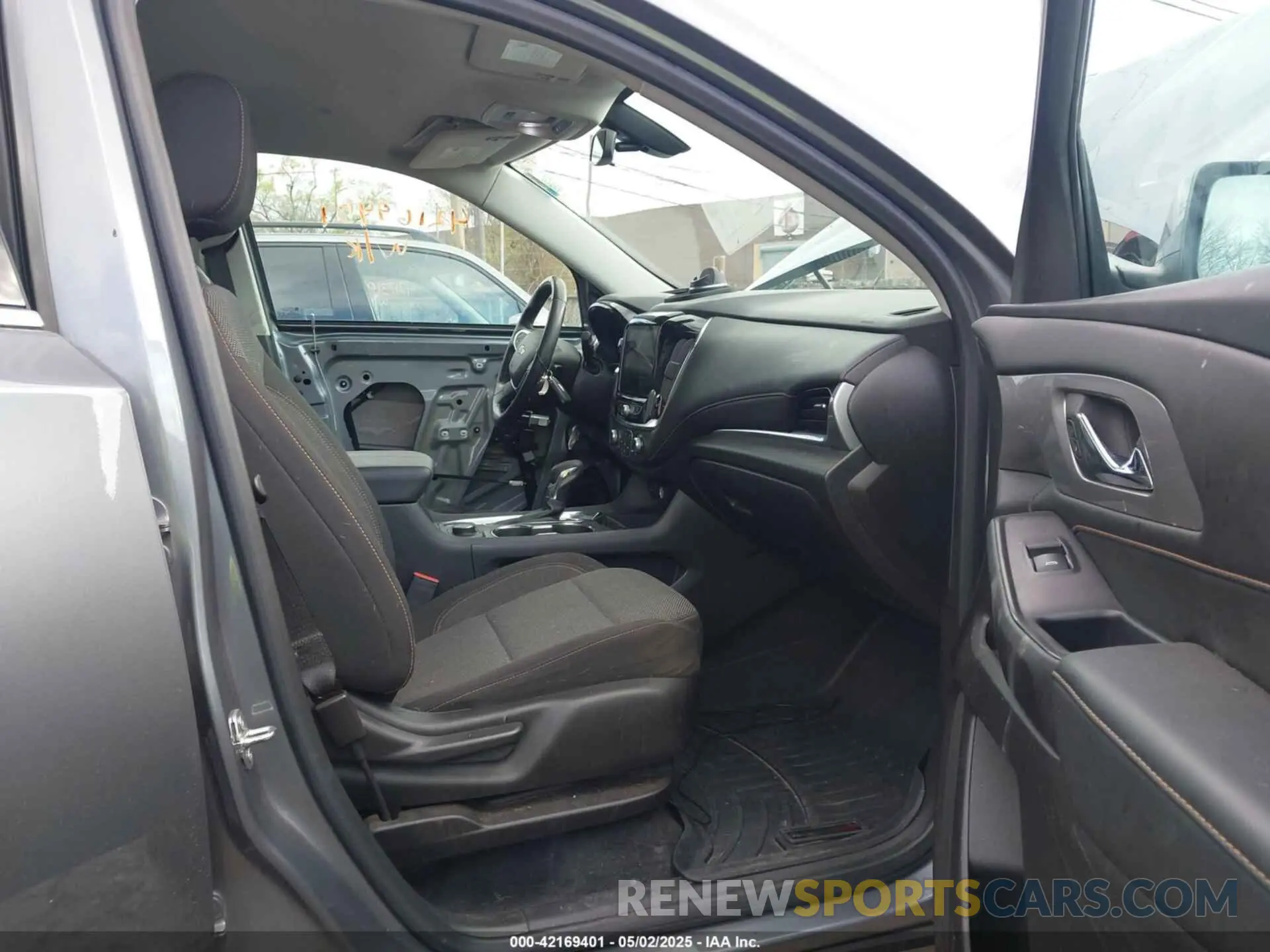 5 Photograph of a damaged car 1GNERGKW3MJ157258 CHEVROLET TRAVERSE 2021