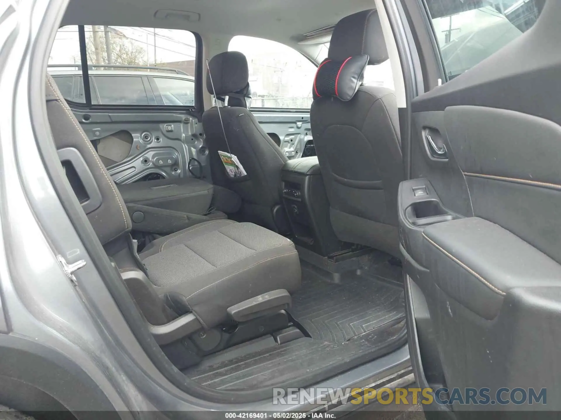 8 Photograph of a damaged car 1GNERGKW3MJ157258 CHEVROLET TRAVERSE 2021