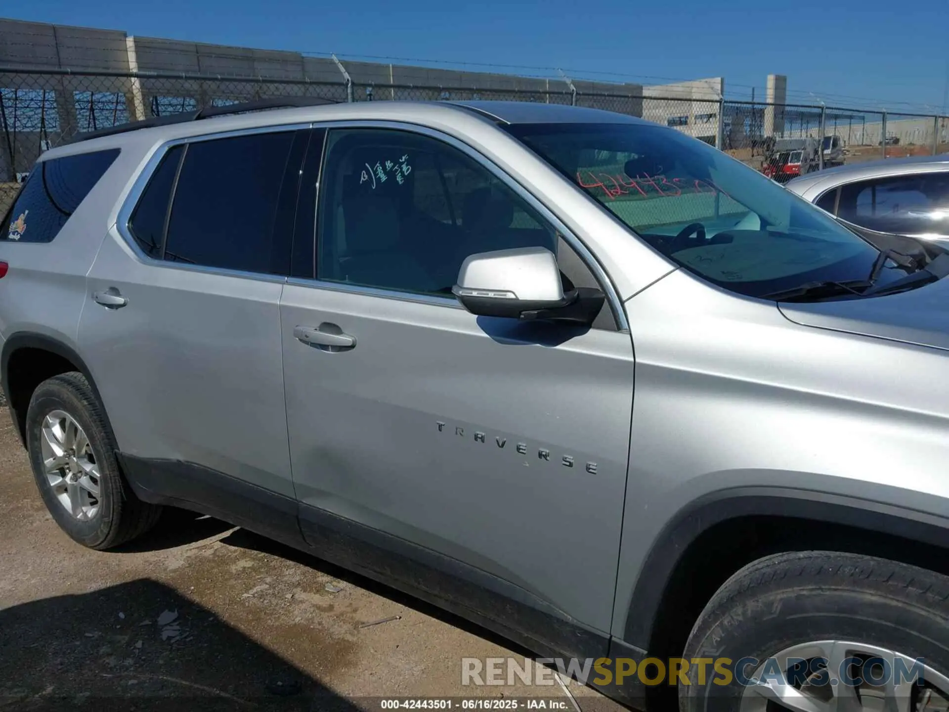 13 Photograph of a damaged car 1GNERGKW3MJ161035 CHEVROLET TRAVERSE 2021